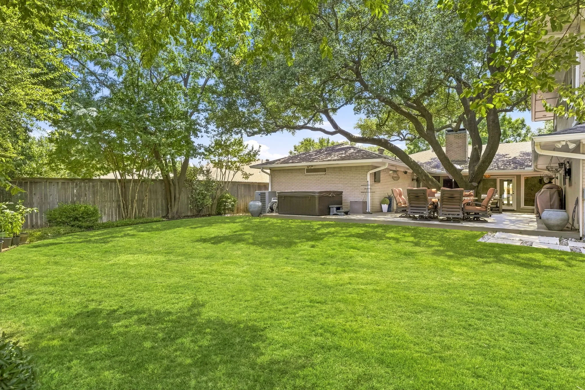 Single Family Residence For Sale in Dallas County , 6347 Chesley Lane, Dallas, Texas 75214, 6 Bedroom, 4 Bathroom, 2 Garage spaces, 3,781 Sqft, built in 1970, mls#21344215, Real Estate Agent in Dallas, Homes For Sale in Dallas county, Homes For Sale in Dallas, Realtor in Dallas Texas, Real Estate Brokerage Independent Realty Texas, Luminita Cordes Realtor