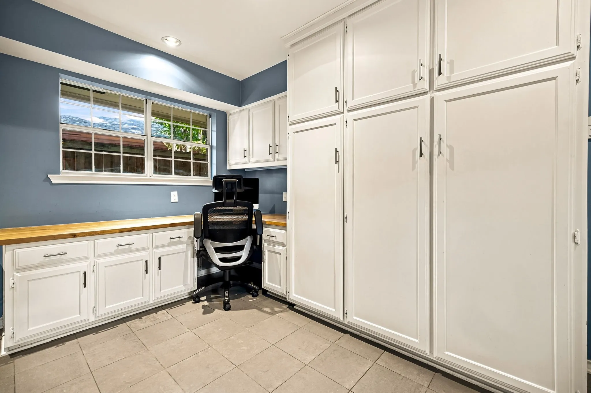 Single Family Residence For Sale in Dallas County , 6347 Chesley Lane, Dallas, Texas 75214, 6 Bedroom, 4 Bathroom, 2 Garage spaces, 3,781 Sqft, built in 1970, mls#21344215, Real Estate Agent in Dallas, Homes For Sale in Dallas county, Homes For Sale in Dallas, Realtor in Dallas Texas, Real Estate Brokerage Independent Realty Texas, Luminita Cordes Realtor