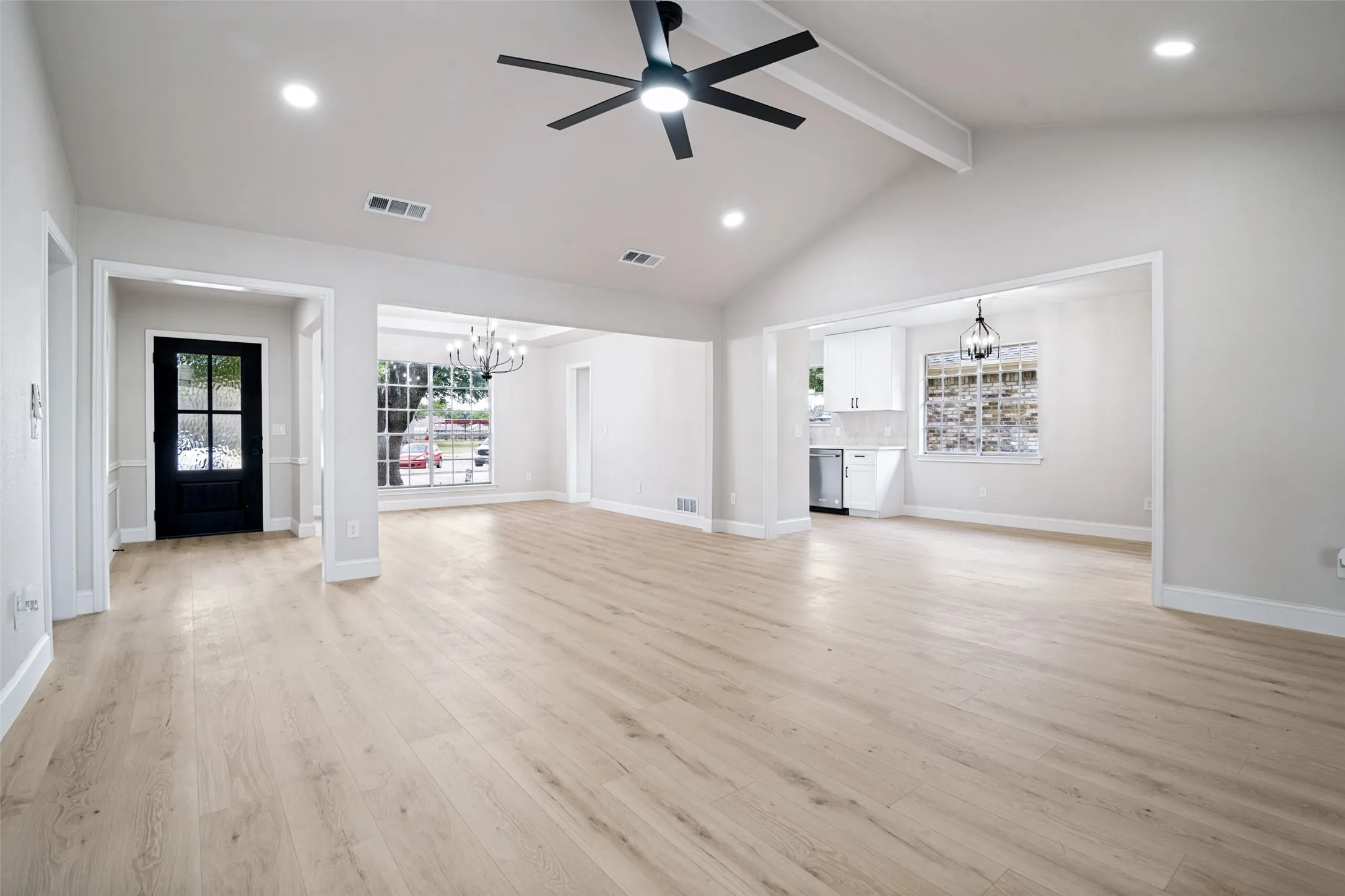 Single Family Residence For Sale in Dallas County , 3402 Carla Drive, Rowlett, Texas 75088, 3 Bedroom, 2 Bathroom, 2 Garage spaces, 1,925 Sqft, built in 1977, mls#21349695, Real Estate Agent in Rowlett, Homes For Sale in Dallas county, Homes For Sale in Rowlett, Realtor in Rowlett Texas, Real Estate Brokerage Independent Realty Texas, Luminita Cordes Realtor