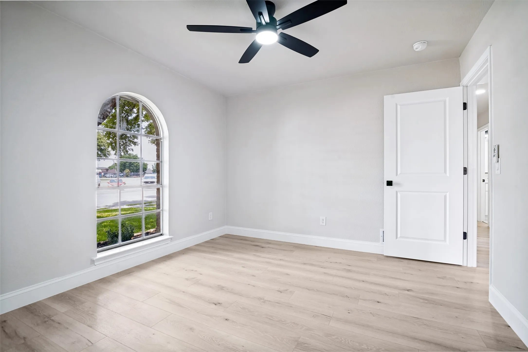 Single Family Residence For Sale in Dallas County , 3402 Carla Drive, Rowlett, Texas 75088, 3 Bedroom, 2 Bathroom, 2 Garage spaces, 1,925 Sqft, built in 1977, mls#21349695, Real Estate Agent in Rowlett, Homes For Sale in Dallas county, Homes For Sale in Rowlett, Realtor in Rowlett Texas, Real Estate Brokerage Independent Realty Texas, Luminita Cordes Realtor