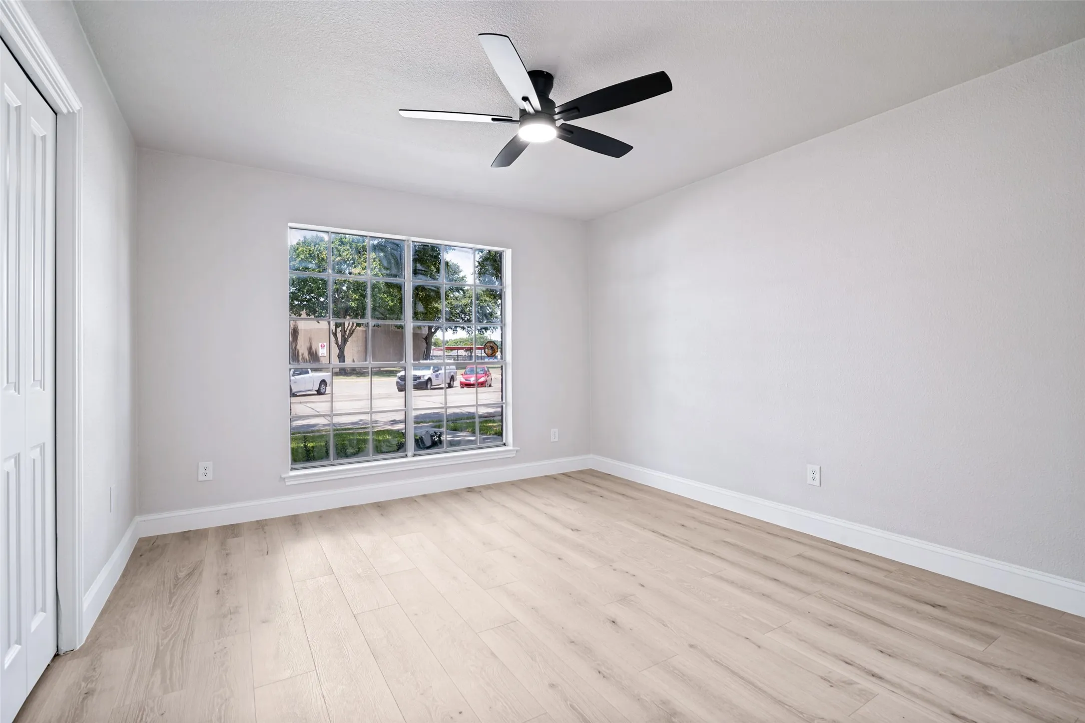 Single Family Residence For Sale in Dallas County , 3402 Carla Drive, Rowlett, Texas 75088, 3 Bedroom, 2 Bathroom, 2 Garage spaces, 1,925 Sqft, built in 1977, mls#21349695, Real Estate Agent in Rowlett, Homes For Sale in Dallas county, Homes For Sale in Rowlett, Realtor in Rowlett Texas, Real Estate Brokerage Independent Realty Texas, Luminita Cordes Realtor