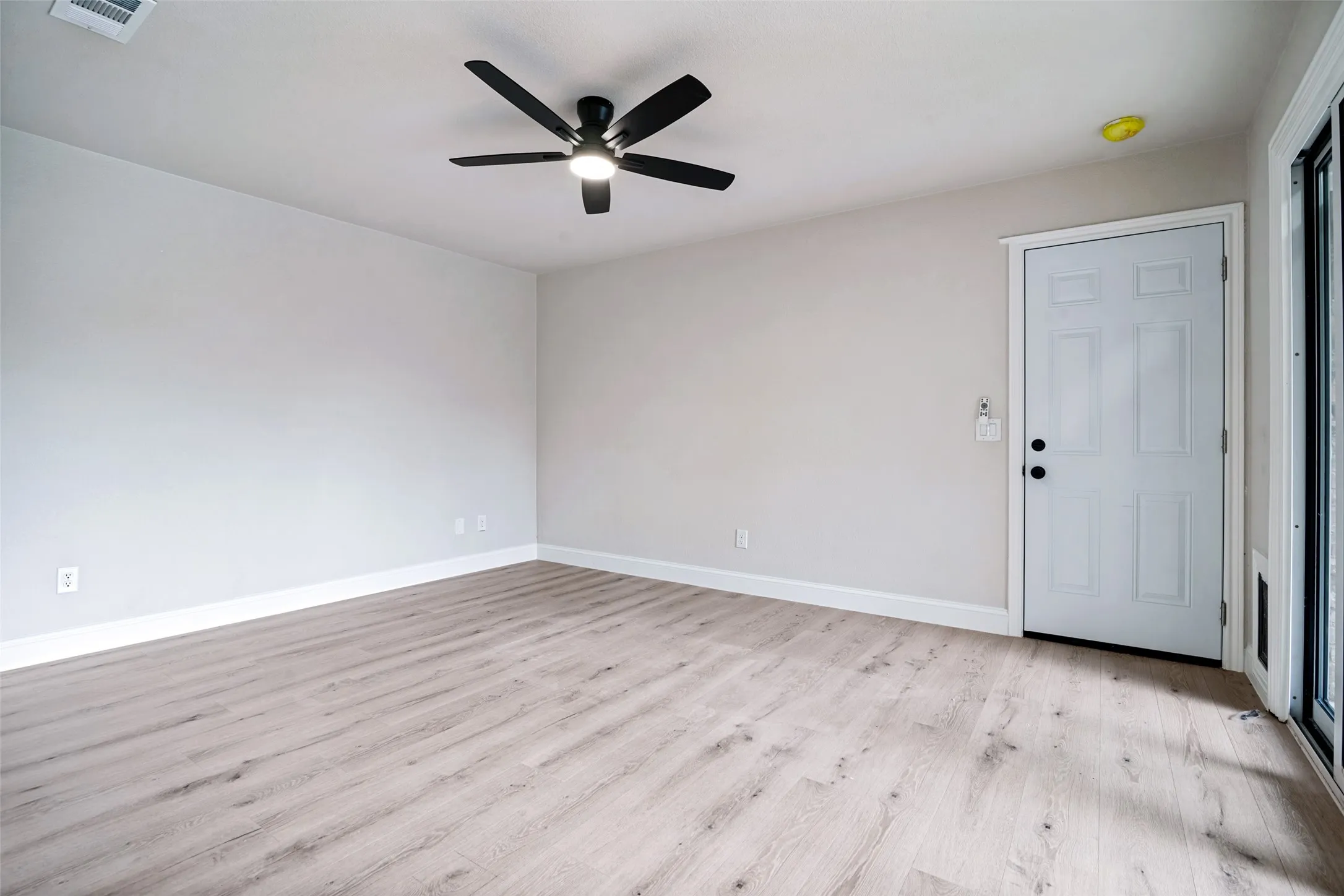 Single Family Residence For Sale in Dallas County , 3402 Carla Drive, Rowlett, Texas 75088, 3 Bedroom, 2 Bathroom, 2 Garage spaces, 1,925 Sqft, built in 1977, mls#21349695, Real Estate Agent in Rowlett, Homes For Sale in Dallas county, Homes For Sale in Rowlett, Realtor in Rowlett Texas, Real Estate Brokerage Independent Realty Texas, Luminita Cordes Realtor