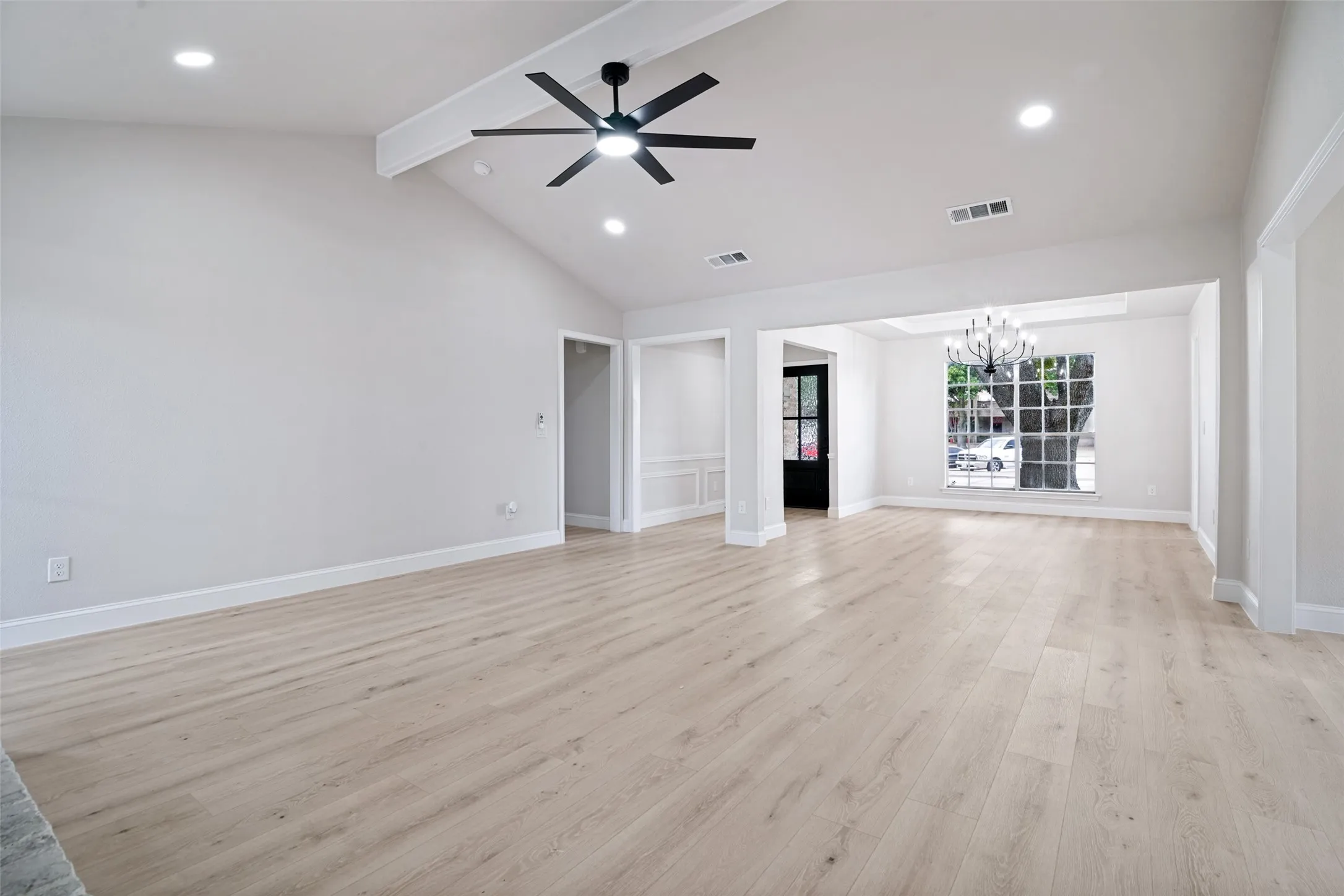 Single Family Residence For Sale in Dallas County , 3402 Carla Drive, Rowlett, Texas 75088, 3 Bedroom, 2 Bathroom, 2 Garage spaces, 1,925 Sqft, built in 1977, mls#21349695, Real Estate Agent in Rowlett, Homes For Sale in Dallas county, Homes For Sale in Rowlett, Realtor in Rowlett Texas, Real Estate Brokerage Independent Realty Texas, Luminita Cordes Realtor