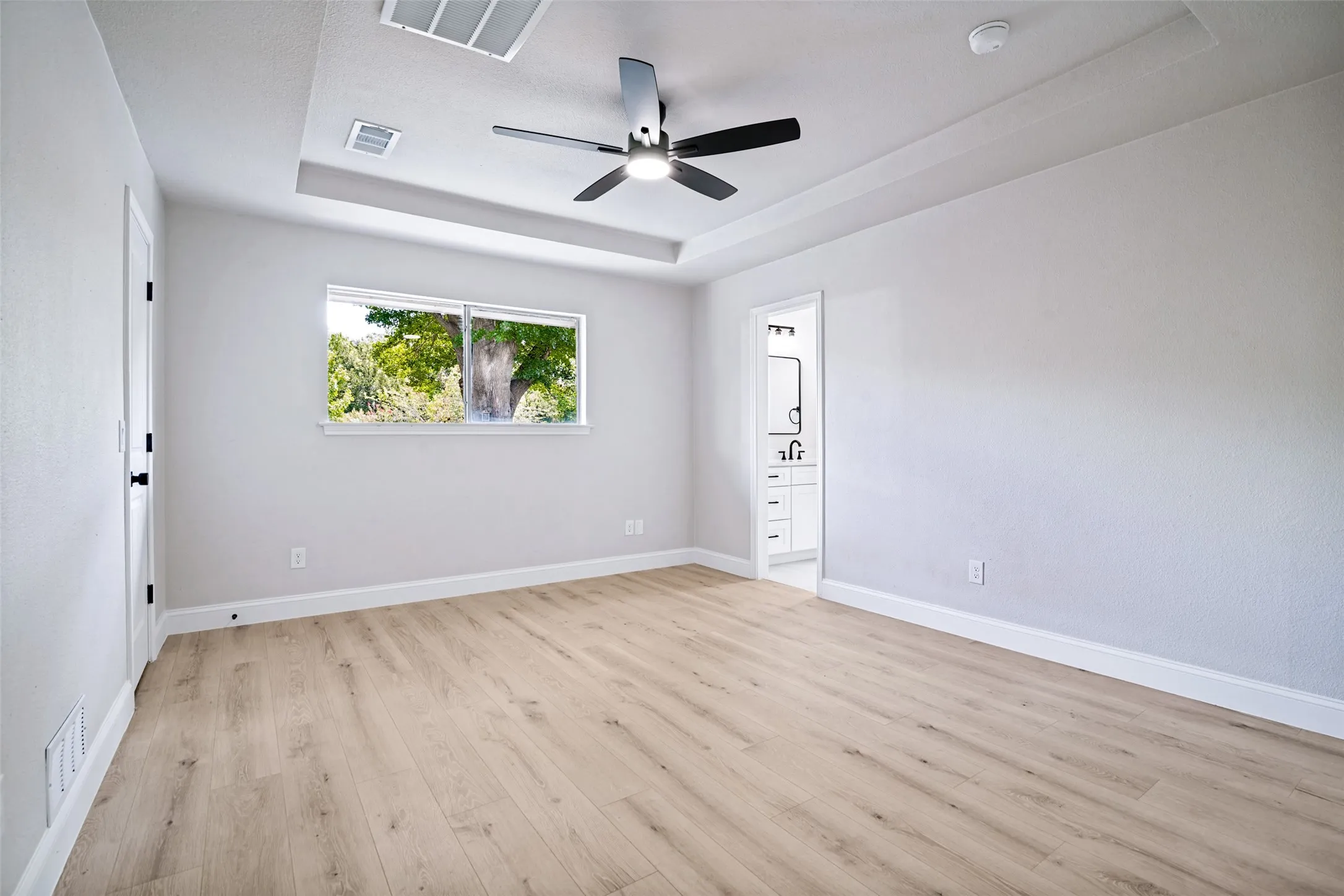 Single Family Residence For Sale in Dallas County , 3402 Carla Drive, Rowlett, Texas 75088, 3 Bedroom, 2 Bathroom, 2 Garage spaces, 1,925 Sqft, built in 1977, mls#21349695, Real Estate Agent in Rowlett, Homes For Sale in Dallas county, Homes For Sale in Rowlett, Realtor in Rowlett Texas, Real Estate Brokerage Independent Realty Texas, Luminita Cordes Realtor