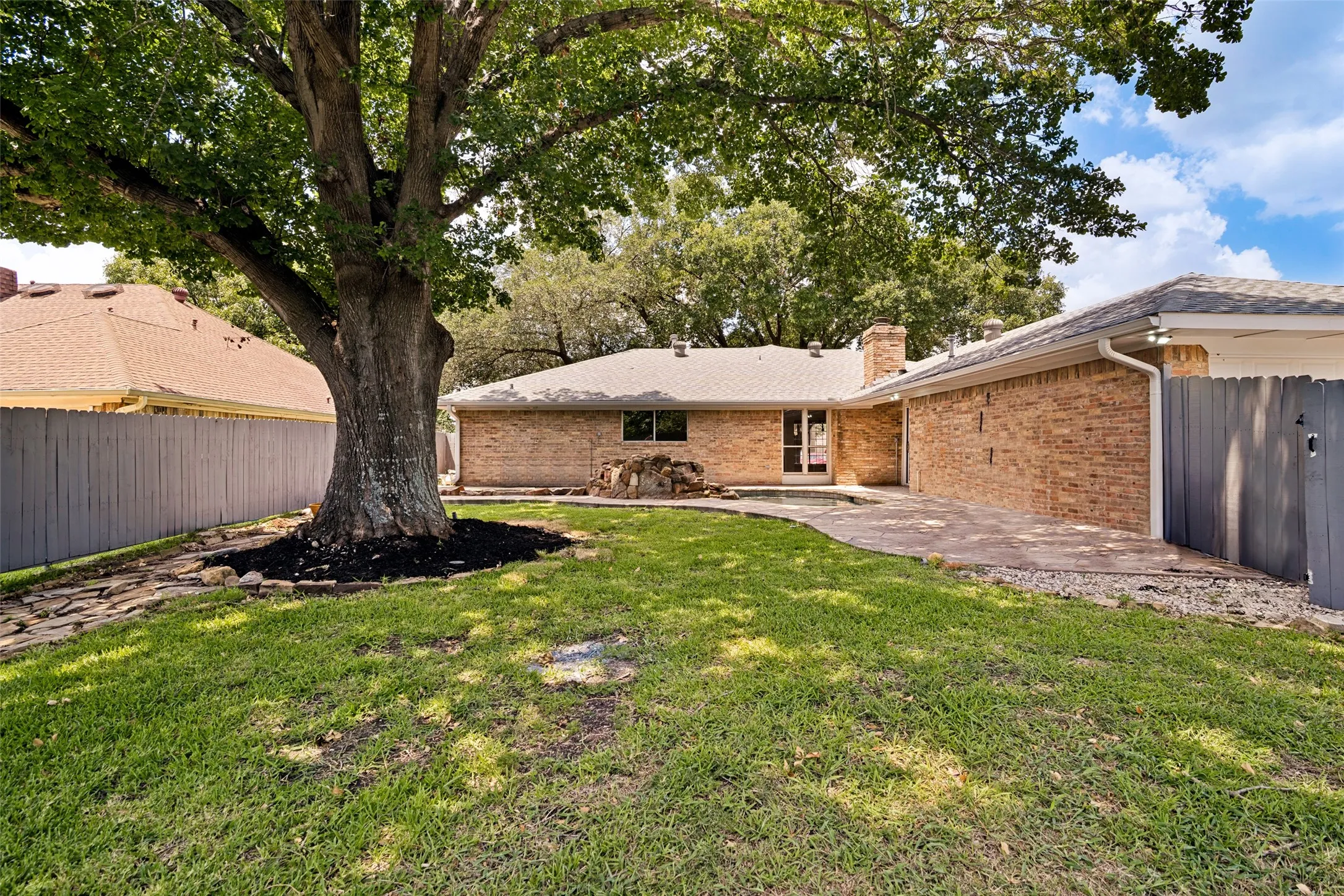 Single Family Residence For Sale in Dallas County , 3402 Carla Drive, Rowlett, Texas 75088, 3 Bedroom, 2 Bathroom, 2 Garage spaces, 1,925 Sqft, built in 1977, mls#21349695, Real Estate Agent in Rowlett, Homes For Sale in Dallas county, Homes For Sale in Rowlett, Realtor in Rowlett Texas, Real Estate Brokerage Independent Realty Texas, Luminita Cordes Realtor