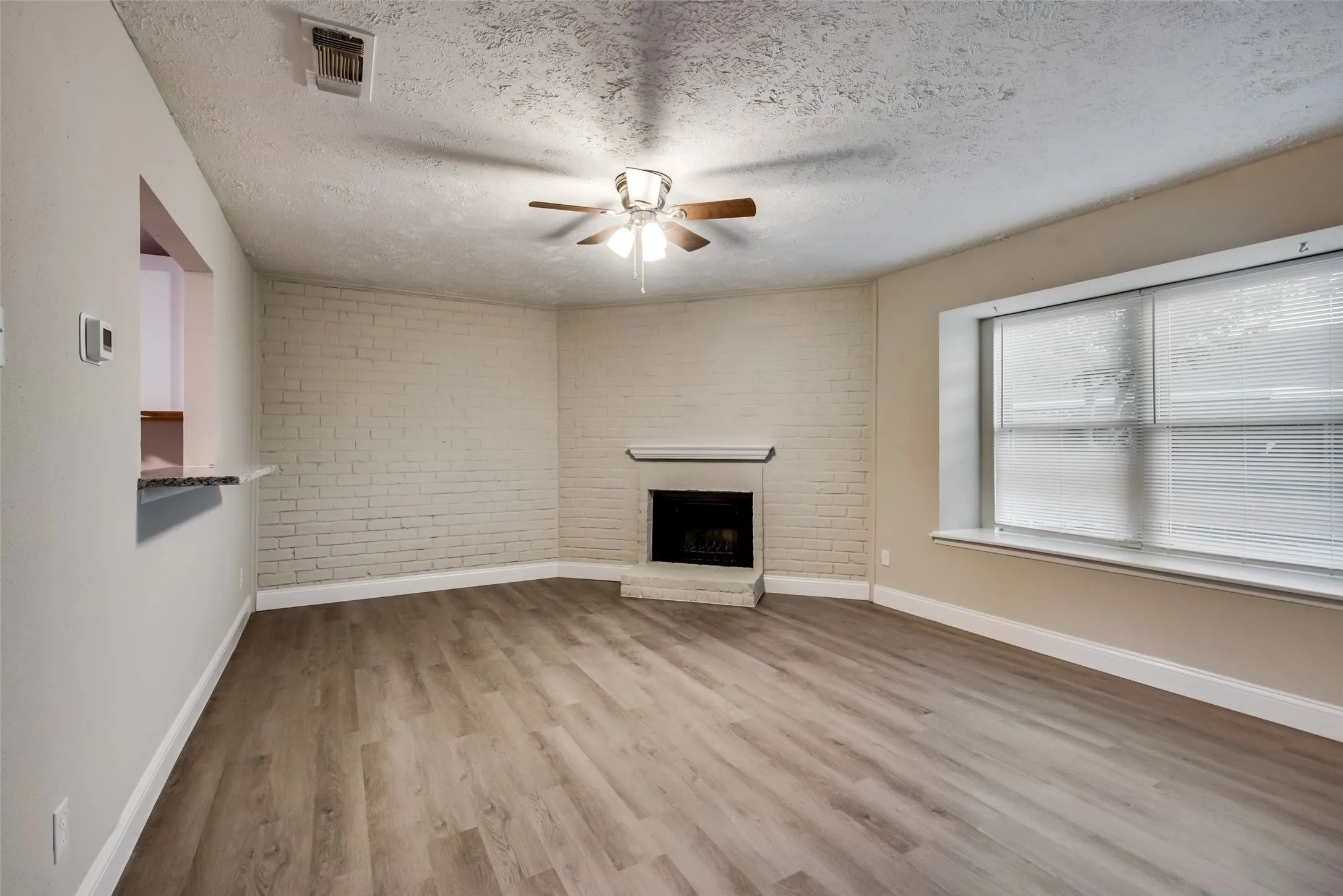 Townhouse For Rent in Dallas County , 30 W moutain Creek W, Grand Prairie, Texas 75052, 2 Bedroom, 2 Bathroom, Garage spaces, 1,162 Sqft, built in 1971, mls#21352127, Real Estate Agent in Grand Prairie, Homes For Rent in Dallas county, Homes For Rent in Grand Prairie, Realtor in Grand Prairie Texas, Real Estate Brokerage Independent Realty Texas, Luminita Cordes Realtor