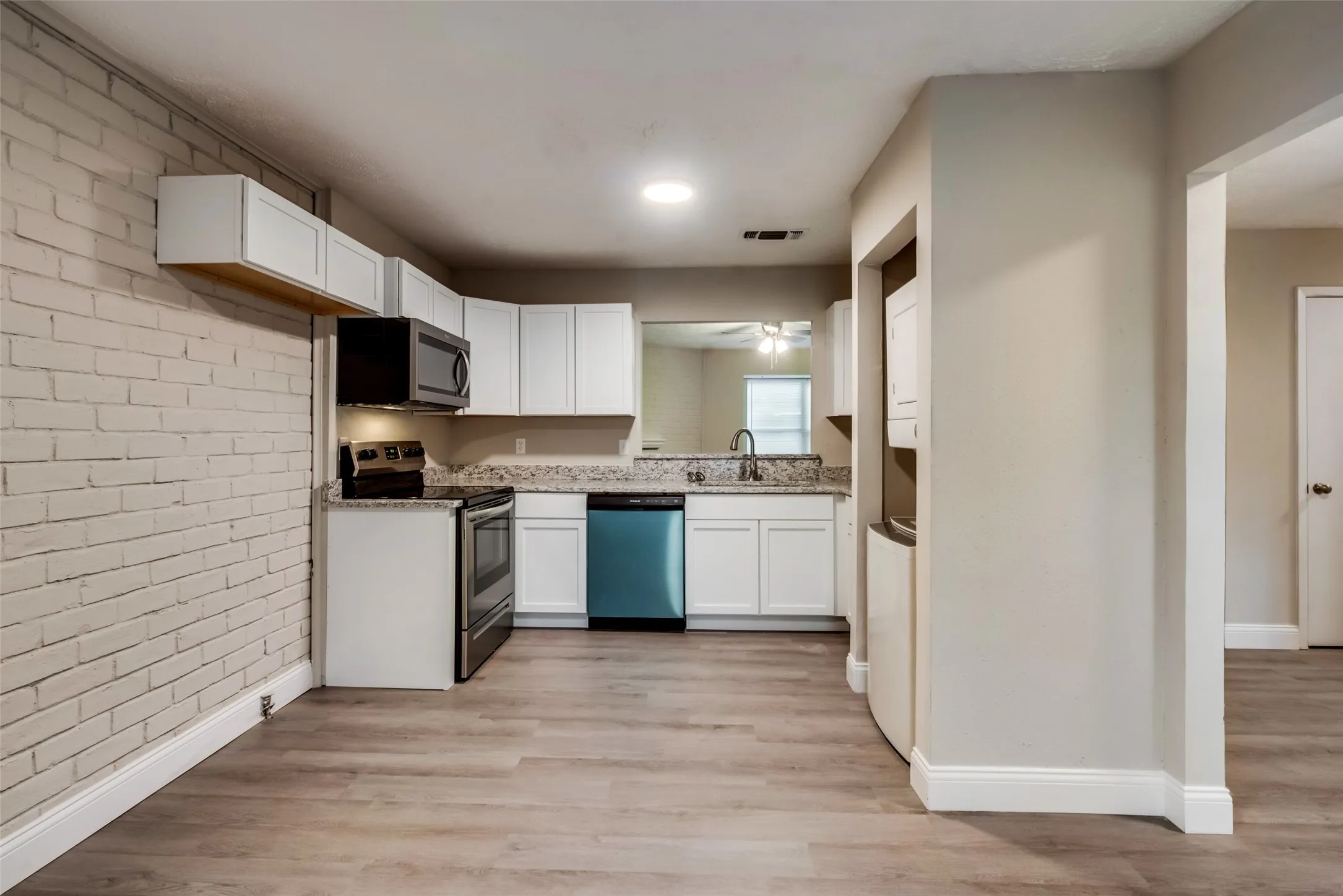 Townhouse For Rent in Dallas County , 30 W moutain Creek W, Grand Prairie, Texas 75052, 2 Bedroom, 2 Bathroom, Garage spaces, 1,162 Sqft, built in 1971, mls#21352127, Real Estate Agent in Grand Prairie, Homes For Rent in Dallas county, Homes For Rent in Grand Prairie, Realtor in Grand Prairie Texas, Real Estate Brokerage Independent Realty Texas, Luminita Cordes Realtor