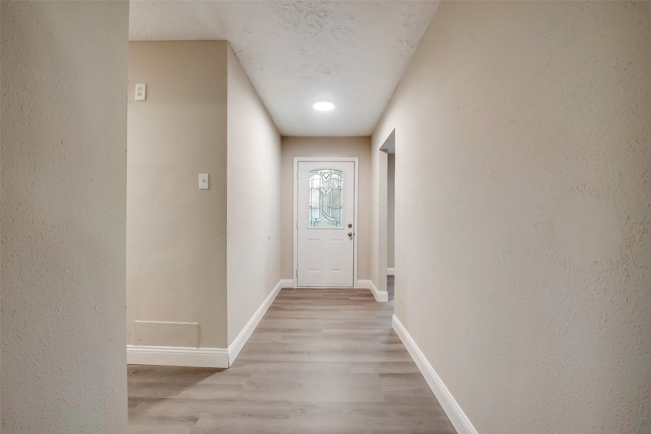 Townhouse For Rent in Dallas County , 30 W moutain Creek W, Grand Prairie, Texas 75052, 2 Bedroom, 2 Bathroom, Garage spaces, 1,162 Sqft, built in 1971, mls#21352127, Real Estate Agent in Grand Prairie, Homes For Rent in Dallas county, Homes For Rent in Grand Prairie, Realtor in Grand Prairie Texas, Real Estate Brokerage Independent Realty Texas, Luminita Cordes Realtor