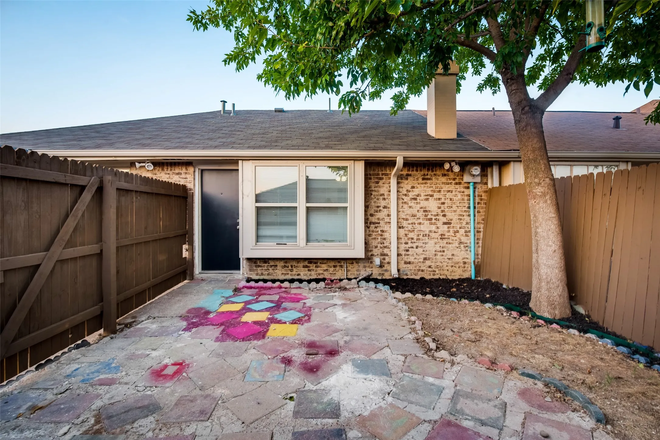 Townhouse For Rent in Dallas County , 30 W moutain Creek W, Grand Prairie, Texas 75052, 2 Bedroom, 2 Bathroom, Garage spaces, 1,162 Sqft, built in 1971, mls#21352127, Real Estate Agent in Grand Prairie, Homes For Rent in Dallas county, Homes For Rent in Grand Prairie, Realtor in Grand Prairie Texas, Real Estate Brokerage Independent Realty Texas, Luminita Cordes Realtor