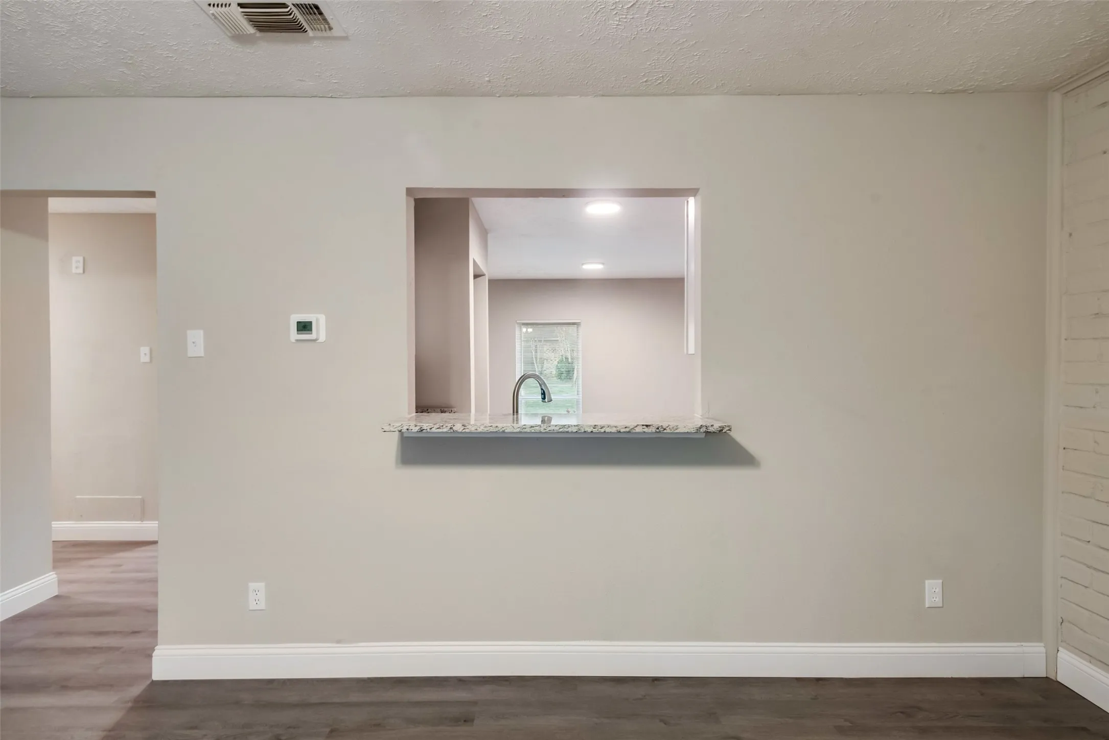 Townhouse For Rent in Dallas County , 30 W moutain Creek W, Grand Prairie, Texas 75052, 2 Bedroom, 2 Bathroom, Garage spaces, 1,162 Sqft, built in 1971, mls#21352127, Real Estate Agent in Grand Prairie, Homes For Rent in Dallas county, Homes For Rent in Grand Prairie, Realtor in Grand Prairie Texas, Real Estate Brokerage Independent Realty Texas, Luminita Cordes Realtor