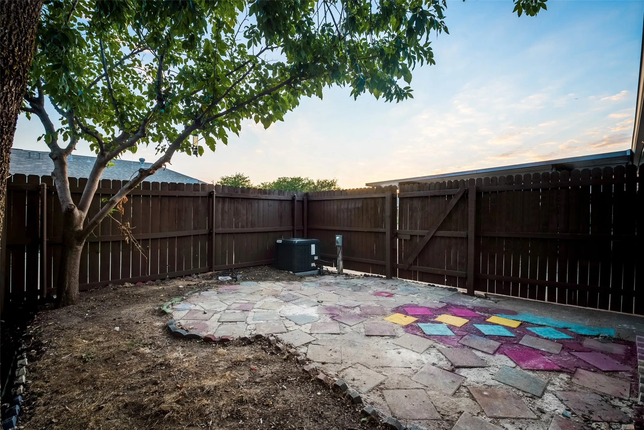 Townhouse For Rent in Dallas County , 30 W moutain Creek W, Grand Prairie, Texas 75052, 2 Bedroom, 2 Bathroom, Garage spaces, 1,162 Sqft, built in 1971, mls#21352127, Real Estate Agent in Grand Prairie, Homes For Rent in Dallas county, Homes For Rent in Grand Prairie, Realtor in Grand Prairie Texas, Real Estate Brokerage Independent Realty Texas, Luminita Cordes Realtor