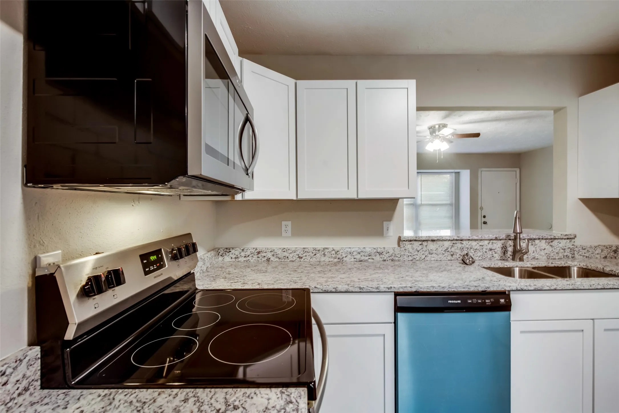 Townhouse For Rent in Dallas County , 30 W moutain Creek W, Grand Prairie, Texas 75052, 2 Bedroom, 2 Bathroom, Garage spaces, 1,162 Sqft, built in 1971, mls#21352127, Real Estate Agent in Grand Prairie, Homes For Rent in Dallas county, Homes For Rent in Grand Prairie, Realtor in Grand Prairie Texas, Real Estate Brokerage Independent Realty Texas, Luminita Cordes Realtor