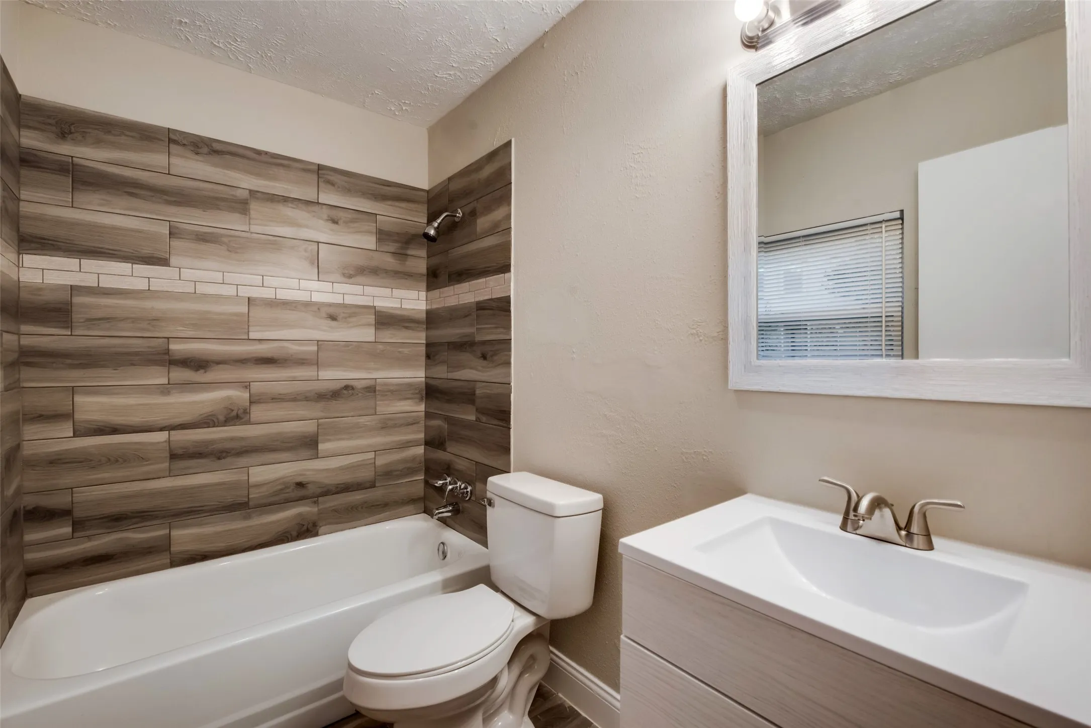 Townhouse For Rent in Dallas County , 30 W moutain Creek W, Grand Prairie, Texas 75052, 2 Bedroom, 2 Bathroom, Garage spaces, 1,162 Sqft, built in 1971, mls#21352127, Real Estate Agent in Grand Prairie, Homes For Rent in Dallas county, Homes For Rent in Grand Prairie, Realtor in Grand Prairie Texas, Real Estate Brokerage Independent Realty Texas, Luminita Cordes Realtor