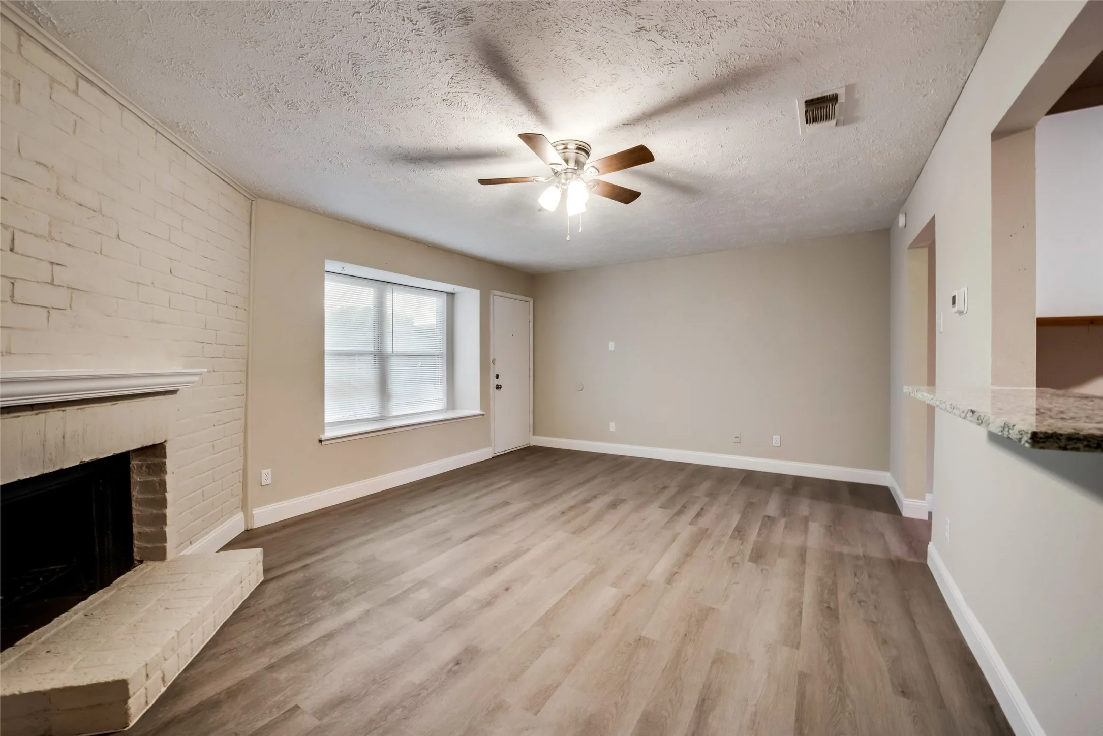Townhouse For Rent in Dallas County , 30 W moutain Creek W, Grand Prairie, Texas 75052, 2 Bedroom, 2 Bathroom, Garage spaces, 1,162 Sqft, built in 1971, mls#21352127, Real Estate Agent in Grand Prairie, Homes For Rent in Dallas county, Homes For Rent in Grand Prairie, Realtor in Grand Prairie Texas, Real Estate Brokerage Independent Realty Texas, Luminita Cordes Realtor