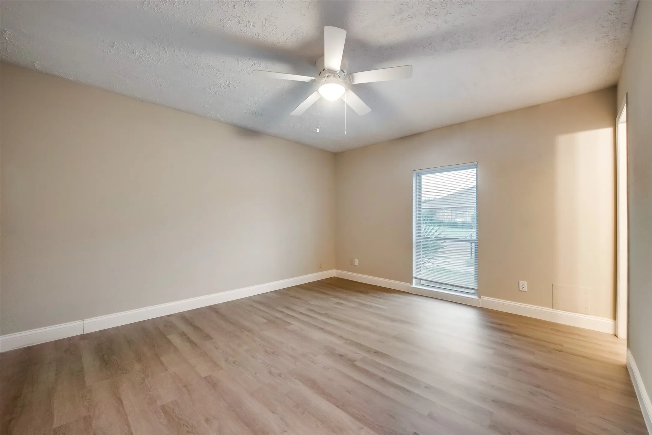 Townhouse For Rent in Dallas County , 30 W moutain Creek W, Grand Prairie, Texas 75052, 2 Bedroom, 2 Bathroom, Garage spaces, 1,162 Sqft, built in 1971, mls#21352127, Real Estate Agent in Grand Prairie, Homes For Rent in Dallas county, Homes For Rent in Grand Prairie, Realtor in Grand Prairie Texas, Real Estate Brokerage Independent Realty Texas, Luminita Cordes Realtor