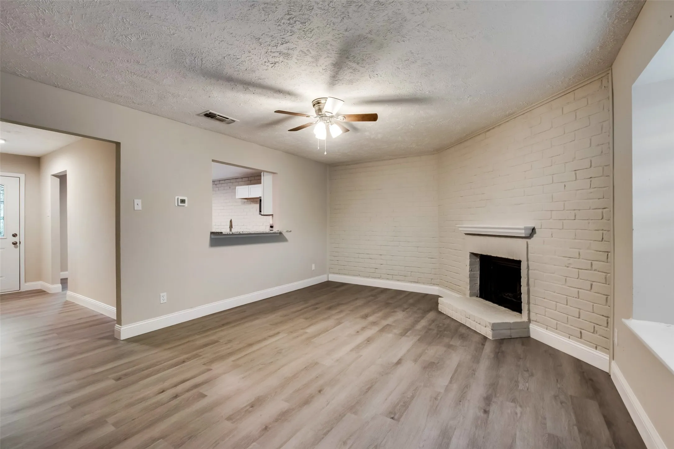 Townhouse For Rent in Dallas County , 30 W moutain Creek W, Grand Prairie, Texas 75052, 2 Bedroom, 2 Bathroom, Garage spaces, 1,162 Sqft, built in 1971, mls#21352127, Real Estate Agent in Grand Prairie, Homes For Rent in Dallas county, Homes For Rent in Grand Prairie, Realtor in Grand Prairie Texas, Real Estate Brokerage Independent Realty Texas, Luminita Cordes Realtor