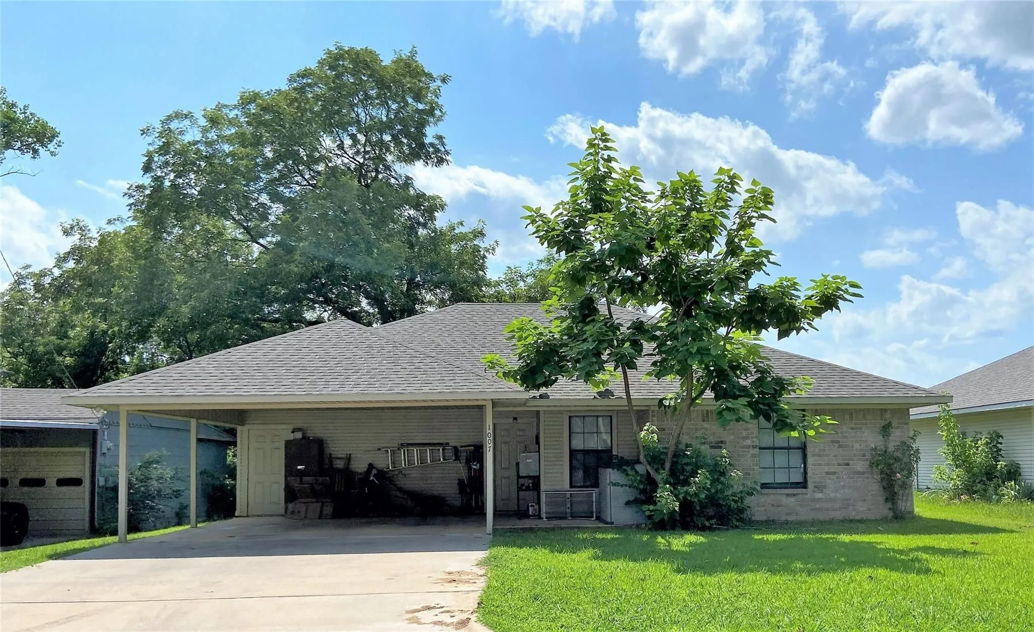 Single Family Residence For Rent in Cooke County , 1007 N Howeth Street, Gainesville, Texas 76240, 3 Bedroom, 2 Bathroom, Garage spaces, 1,186 Sqft, built in 2009, mls#21352133, Real Estate Agent in Gainesville, Homes For Rent in Cooke county, Homes For Rent in Gainesville, Realtor in Gainesville Texas, Real Estate Brokerage Independent Realty Texas, Luminita Cordes Realtor