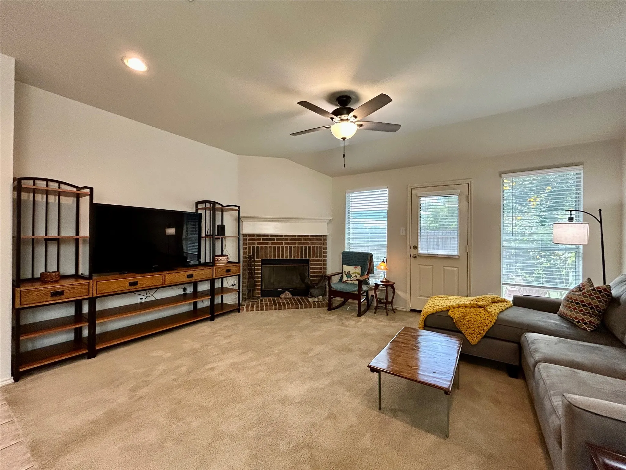 Single Family Residence For Sale in Tarrant County , 8853 STIRRUP Way, Fort Worth, Texas 76244, 4 Bedroom, 2 Bathroom, 2 Garage spaces, 2,005 Sqft, built in 2004, mls#21350965, Real Estate Agent in Fort Worth, Homes For Sale in Tarrant county, Homes For Sale in Fort Worth, Realtor in Fort Worth Texas, Real Estate Brokerage Independent Realty Texas, Luminita Cordes Realtor