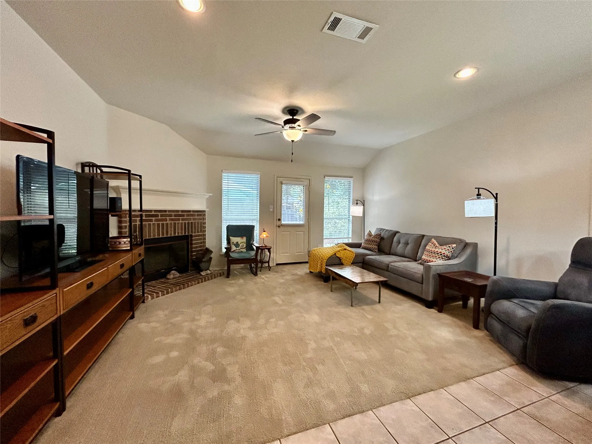 Single Family Residence For Sale in Tarrant County , 8853 STIRRUP Way, Fort Worth, Texas 76244, 4 Bedroom, 2 Bathroom, 2 Garage spaces, 2,005 Sqft, built in 2004, mls#21350965, Real Estate Agent in Fort Worth, Homes For Sale in Tarrant county, Homes For Sale in Fort Worth, Realtor in Fort Worth Texas, Real Estate Brokerage Independent Realty Texas, Luminita Cordes Realtor
