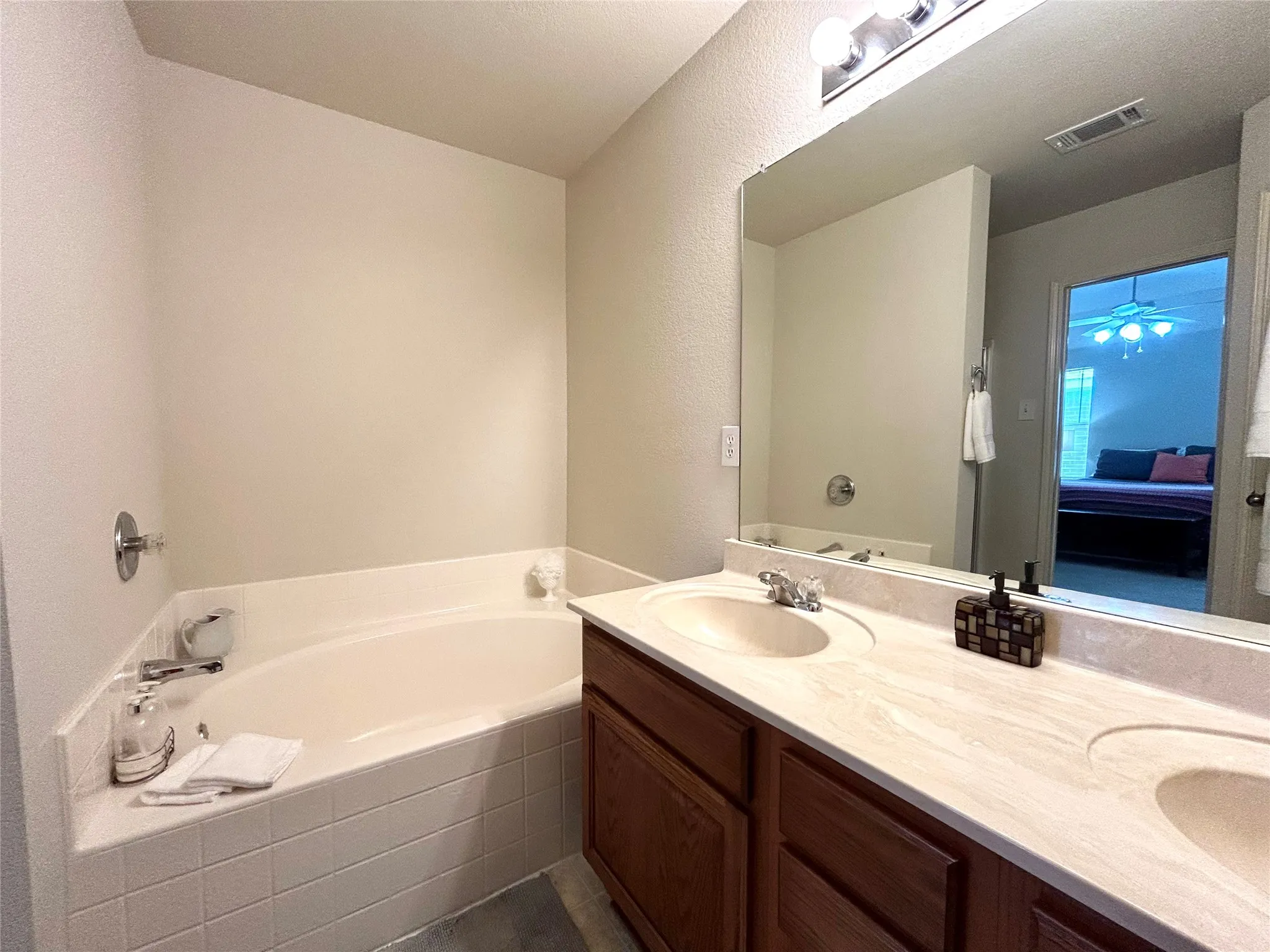 Single Family Residence For Sale in Tarrant County , 8853 STIRRUP Way, Fort Worth, Texas 76244, 4 Bedroom, 2 Bathroom, 2 Garage spaces, 2,005 Sqft, built in 2004, mls#21350965, Real Estate Agent in Fort Worth, Homes For Sale in Tarrant county, Homes For Sale in Fort Worth, Realtor in Fort Worth Texas, Real Estate Brokerage Independent Realty Texas, Luminita Cordes Realtor