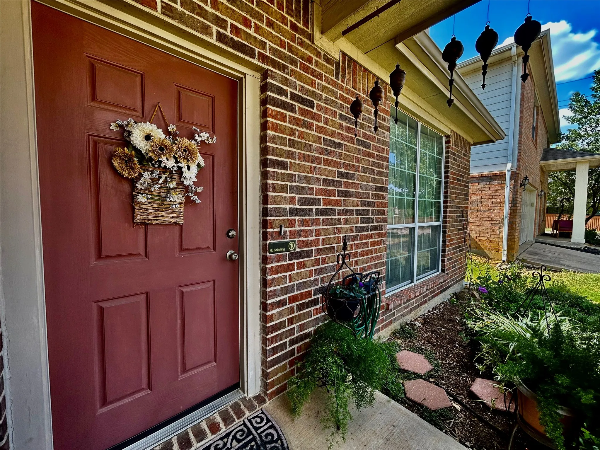 Single Family Residence For Sale in Tarrant County , 8853 STIRRUP Way, Fort Worth, Texas 76244, 4 Bedroom, 2 Bathroom, 2 Garage spaces, 2,005 Sqft, built in 2004, mls#21350965, Real Estate Agent in Fort Worth, Homes For Sale in Tarrant county, Homes For Sale in Fort Worth, Realtor in Fort Worth Texas, Real Estate Brokerage Independent Realty Texas, Luminita Cordes Realtor