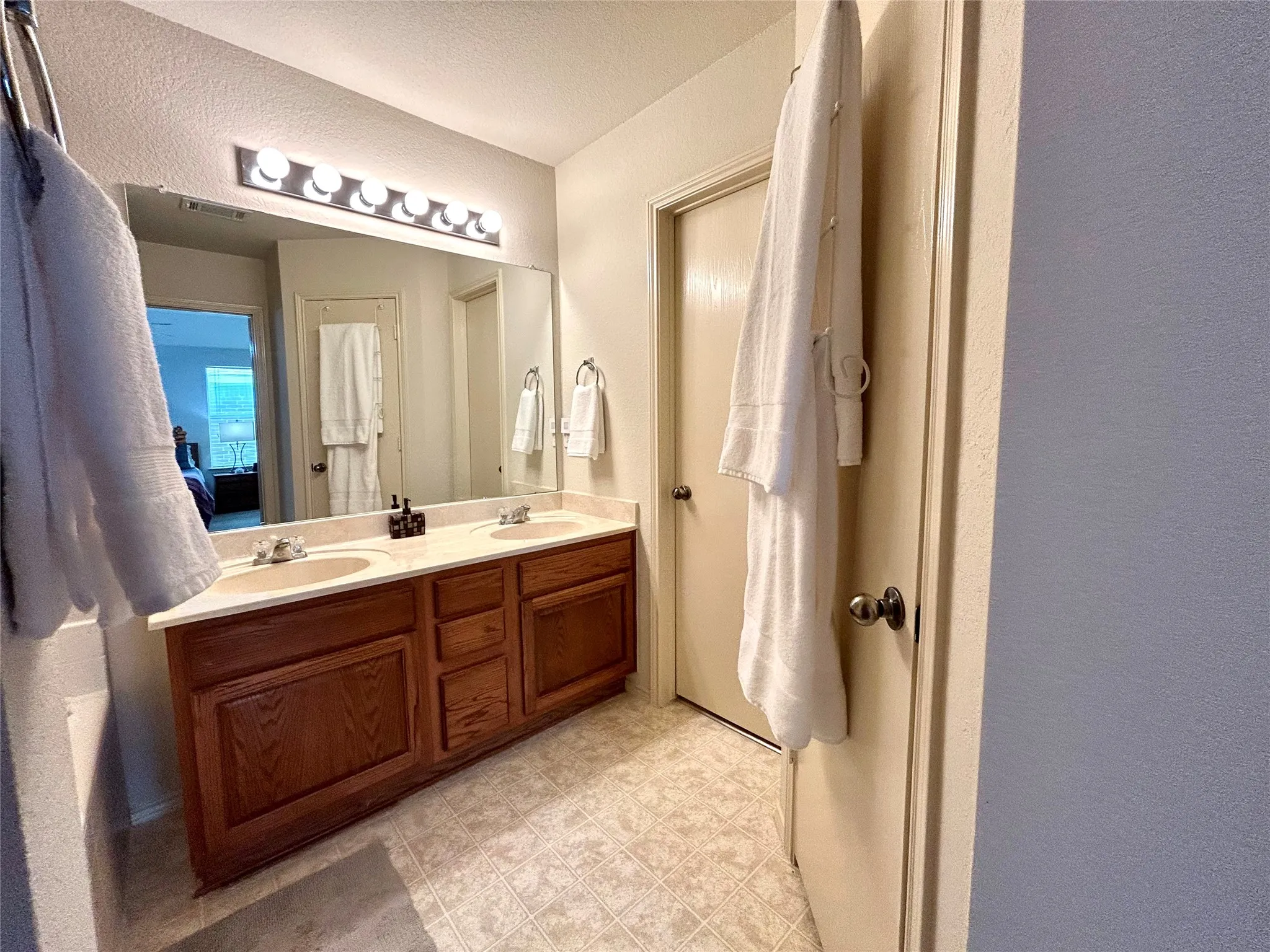 Single Family Residence For Sale in Tarrant County , 8853 STIRRUP Way, Fort Worth, Texas 76244, 4 Bedroom, 2 Bathroom, 2 Garage spaces, 2,005 Sqft, built in 2004, mls#21350965, Real Estate Agent in Fort Worth, Homes For Sale in Tarrant county, Homes For Sale in Fort Worth, Realtor in Fort Worth Texas, Real Estate Brokerage Independent Realty Texas, Luminita Cordes Realtor