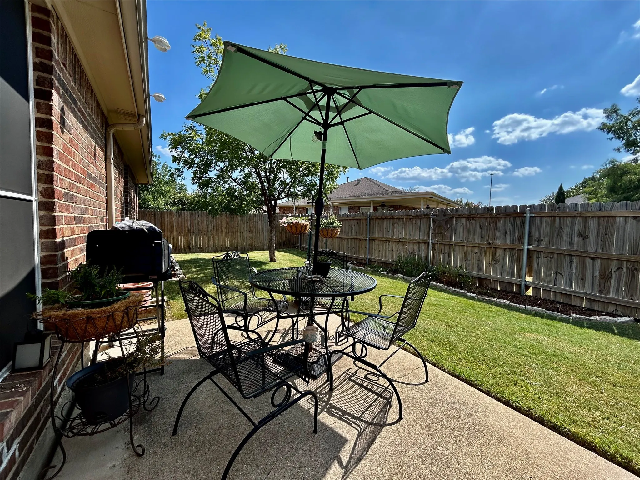Single Family Residence For Sale in Tarrant County , 8853 STIRRUP Way, Fort Worth, Texas 76244, 4 Bedroom, 2 Bathroom, 2 Garage spaces, 2,005 Sqft, built in 2004, mls#21350965, Real Estate Agent in Fort Worth, Homes For Sale in Tarrant county, Homes For Sale in Fort Worth, Realtor in Fort Worth Texas, Real Estate Brokerage Independent Realty Texas, Luminita Cordes Realtor