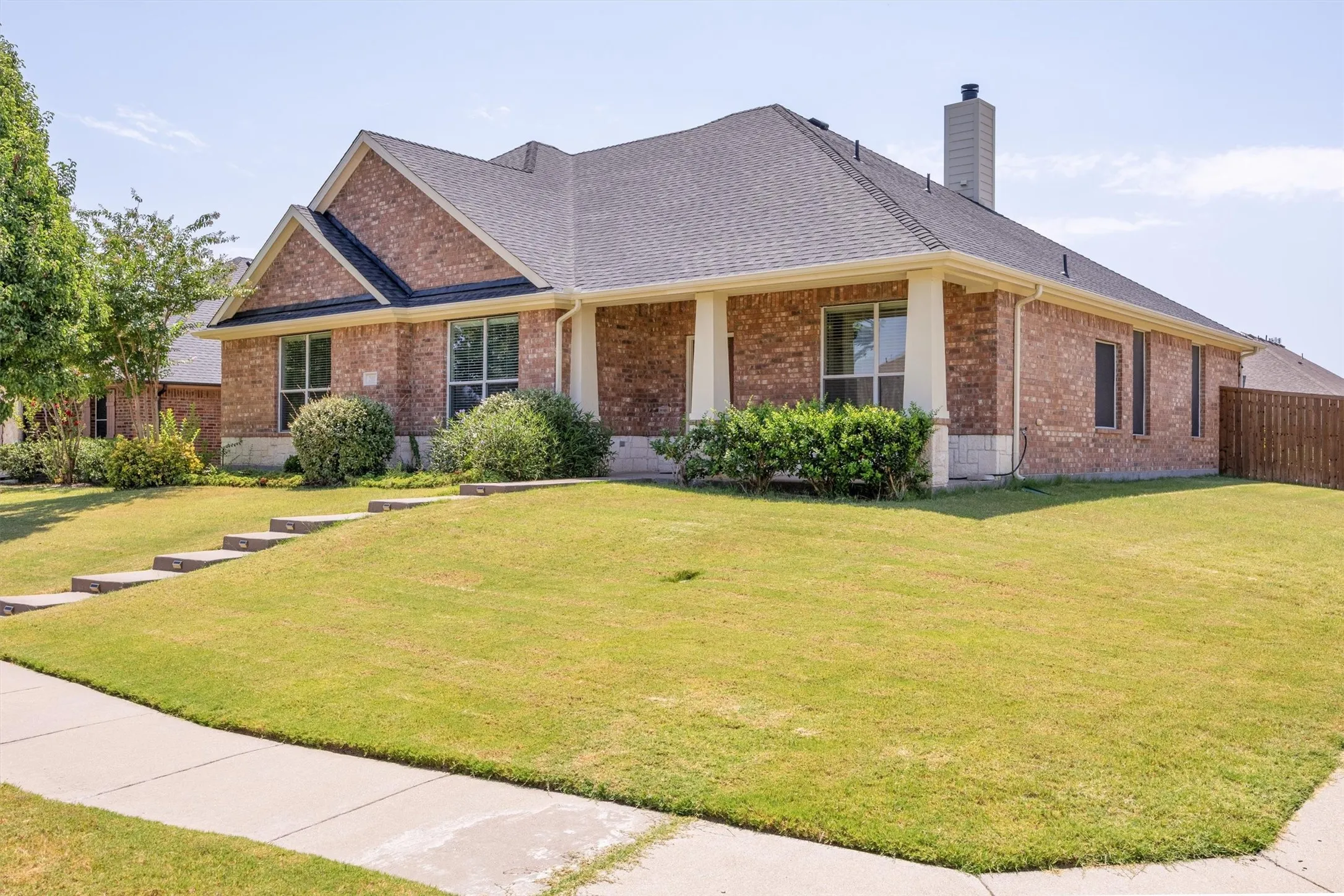 Single Family Residence For Rent in Collin County , 200 Shadybrook Drive, Wylie, Texas 75098, 4 Bedroom, 2 Bathroom, 2 Garage spaces, 2,369 Sqft, built in 2008, Price $2,500, mls#21349750, Real Estate Agent in Wylie, Homes For Rent in Collin county, Homes For Rent in Wylie, Realtor in Wylie Texas, Real Estate Brokerage Independent Realty Texas, Luminita Cordes Realtor