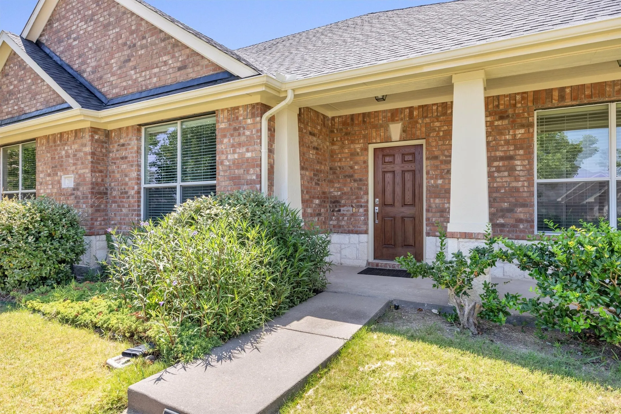 Single Family Residence For Rent in Collin County , 200 Shadybrook Drive, Wylie, Texas 75098, 4 Bedroom, 2 Bathroom, 2 Garage spaces, 2,369 Sqft, built in 2008, Price $2,500, mls#21349750, Real Estate Agent in Wylie, Homes For Rent in Collin county, Homes For Rent in Wylie, Realtor in Wylie Texas, Real Estate Brokerage Independent Realty Texas, Luminita Cordes Realtor