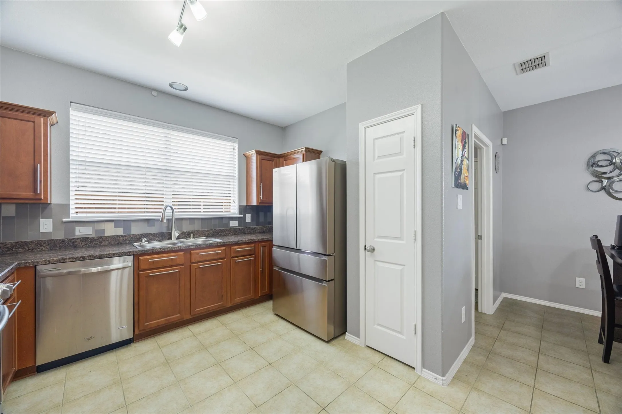 Single Family Residence For Rent in Collin County , 200 Shadybrook Drive, Wylie, Texas 75098, 4 Bedroom, 2 Bathroom, 2 Garage spaces, 2,369 Sqft, built in 2008, Price $2,500, mls#21349750, Real Estate Agent in Wylie, Homes For Rent in Collin county, Homes For Rent in Wylie, Realtor in Wylie Texas, Real Estate Brokerage Independent Realty Texas, Luminita Cordes Realtor