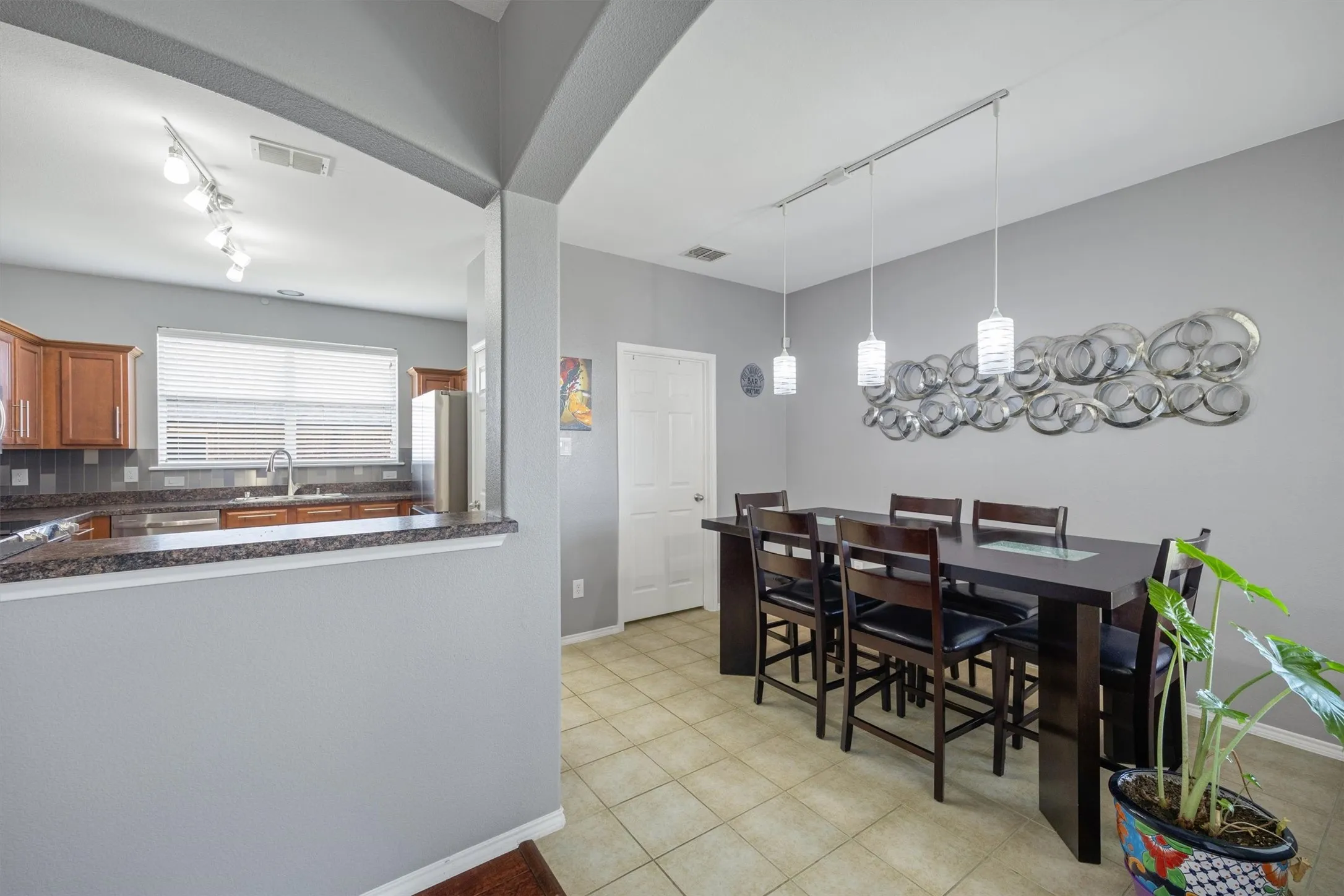 Single Family Residence For Rent in Collin County , 200 Shadybrook Drive, Wylie, Texas 75098, 4 Bedroom, 2 Bathroom, 2 Garage spaces, 2,369 Sqft, built in 2008, Price $2,500, mls#21349750, Real Estate Agent in Wylie, Homes For Rent in Collin county, Homes For Rent in Wylie, Realtor in Wylie Texas, Real Estate Brokerage Independent Realty Texas, Luminita Cordes Realtor