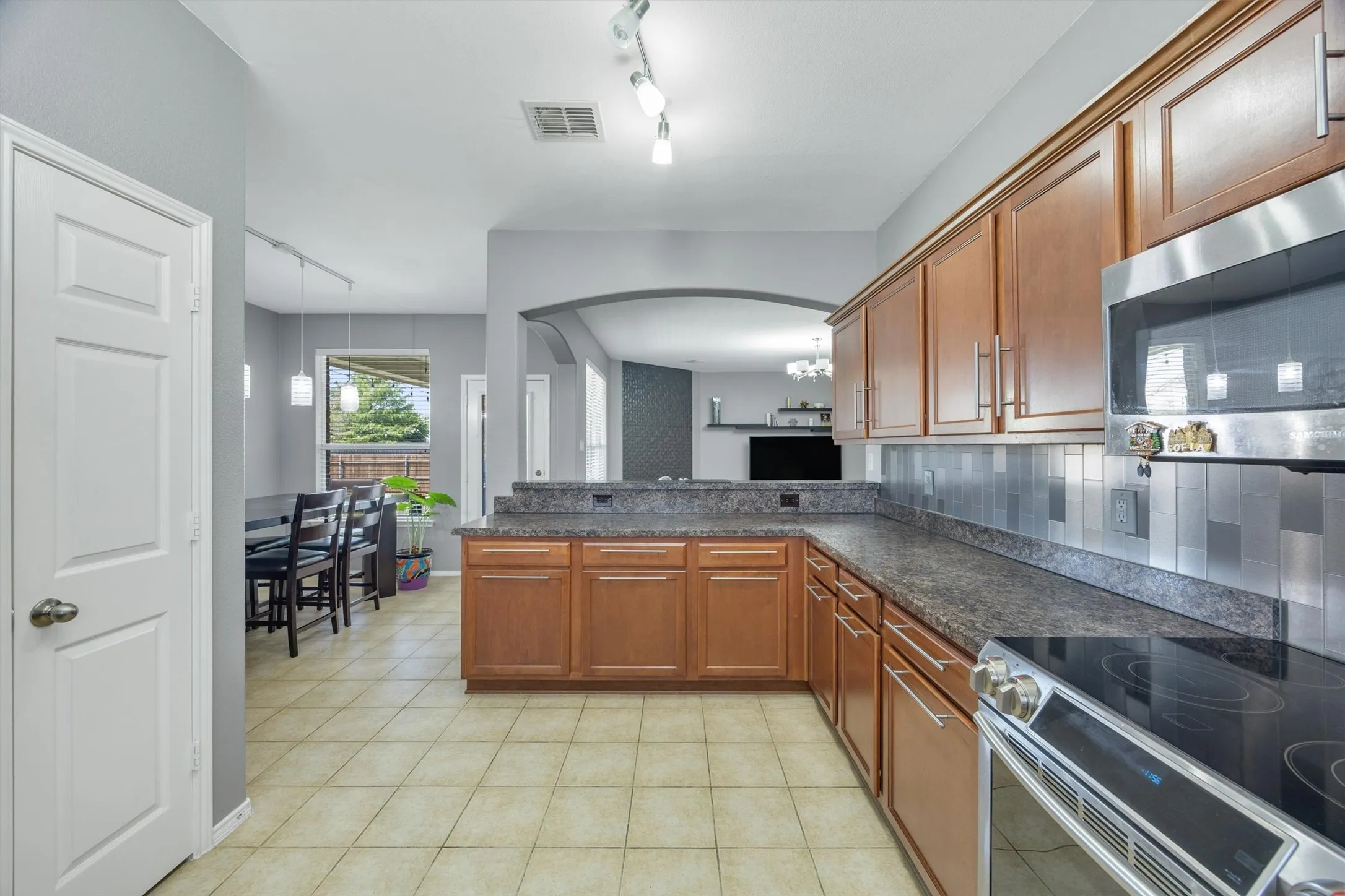 Single Family Residence For Rent in Collin County , 200 Shadybrook Drive, Wylie, Texas 75098, 4 Bedroom, 2 Bathroom, 2 Garage spaces, 2,369 Sqft, built in 2008, Price $2,500, mls#21349750, Real Estate Agent in Wylie, Homes For Rent in Collin county, Homes For Rent in Wylie, Realtor in Wylie Texas, Real Estate Brokerage Independent Realty Texas, Luminita Cordes Realtor