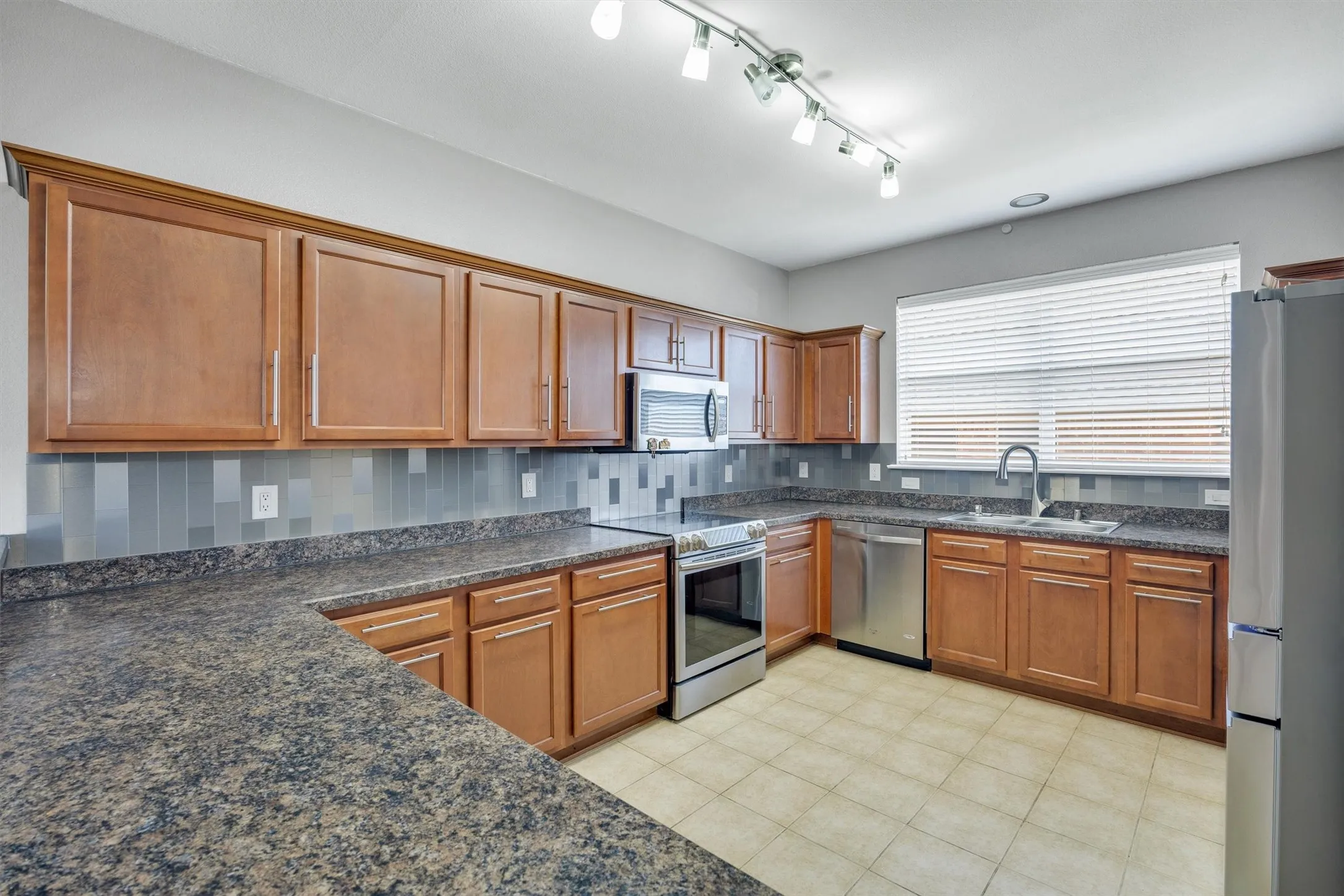 Single Family Residence For Rent in Collin County , 200 Shadybrook Drive, Wylie, Texas 75098, 4 Bedroom, 2 Bathroom, 2 Garage spaces, 2,369 Sqft, built in 2008, Price $2,500, mls#21349750, Real Estate Agent in Wylie, Homes For Rent in Collin county, Homes For Rent in Wylie, Realtor in Wylie Texas, Real Estate Brokerage Independent Realty Texas, Luminita Cordes Realtor