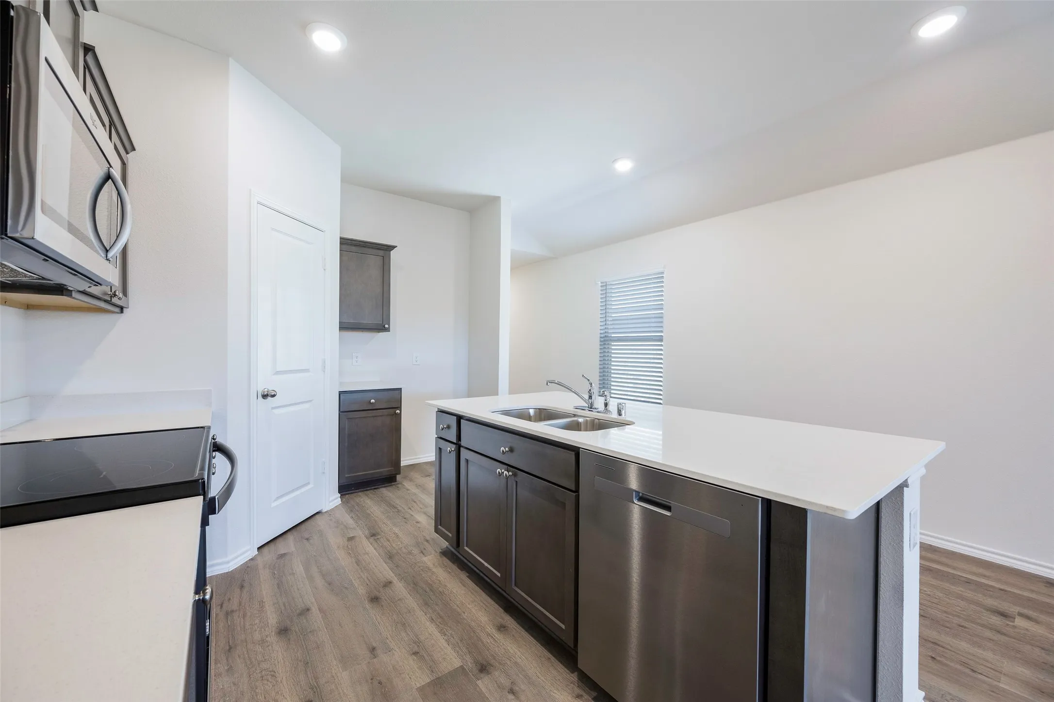 Single Family Residence For Rent in Hunt County , 1903 Feeder Way, Royse City, Texas 75189, 3 Bedroom, 2 Bathroom, 2 Garage spaces, 1,327 Sqft, built in 2023, mls#21352110, Real Estate Agent in Royse City, Homes For Rent in Hunt county, Homes For Rent in Royse City, Realtor in Royse City Texas, Real Estate Brokerage Independent Realty Texas, Luminita Cordes Realtor