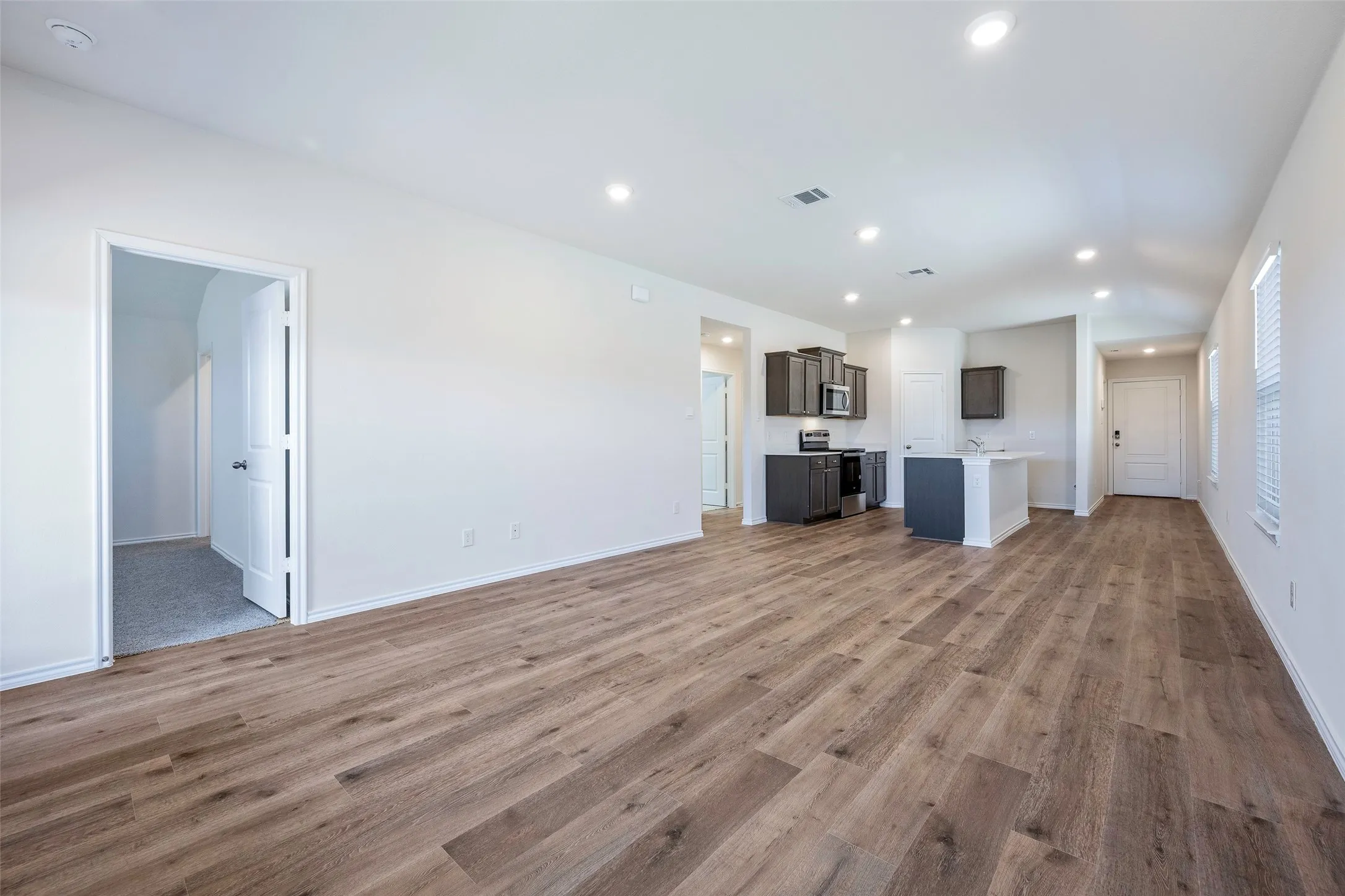 Single Family Residence For Rent in Hunt County , 1903 Feeder Way, Royse City, Texas 75189, 3 Bedroom, 2 Bathroom, 2 Garage spaces, 1,327 Sqft, built in 2023, mls#21352110, Real Estate Agent in Royse City, Homes For Rent in Hunt county, Homes For Rent in Royse City, Realtor in Royse City Texas, Real Estate Brokerage Independent Realty Texas, Luminita Cordes Realtor