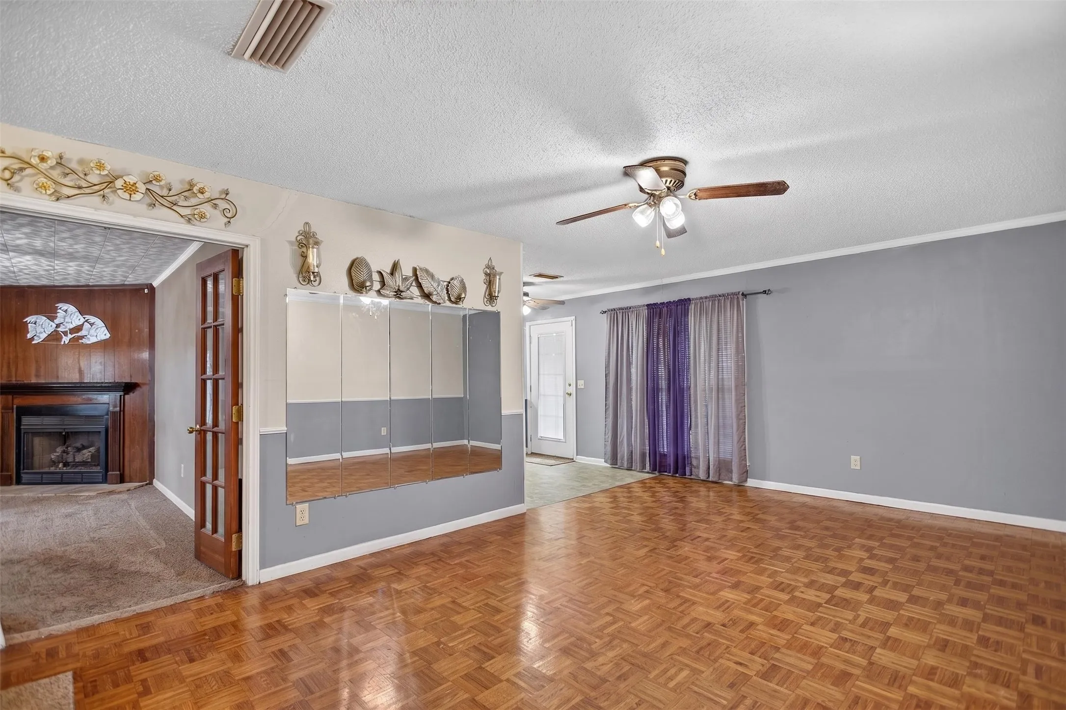 Single Family Residence For Sale in Dallas County , 821 Milky Way, Garland, Texas 75040, 3 Bedroom, 2 Bathroom, Garage spaces, 1,625 Sqft, built in 1969, mls#21346614, Real Estate Agent in Garland, Homes For Sale in Dallas county, Homes For Sale in Garland, Realtor in Garland Texas, Real Estate Brokerage Independent Realty Texas, Luminita Cordes Realtor