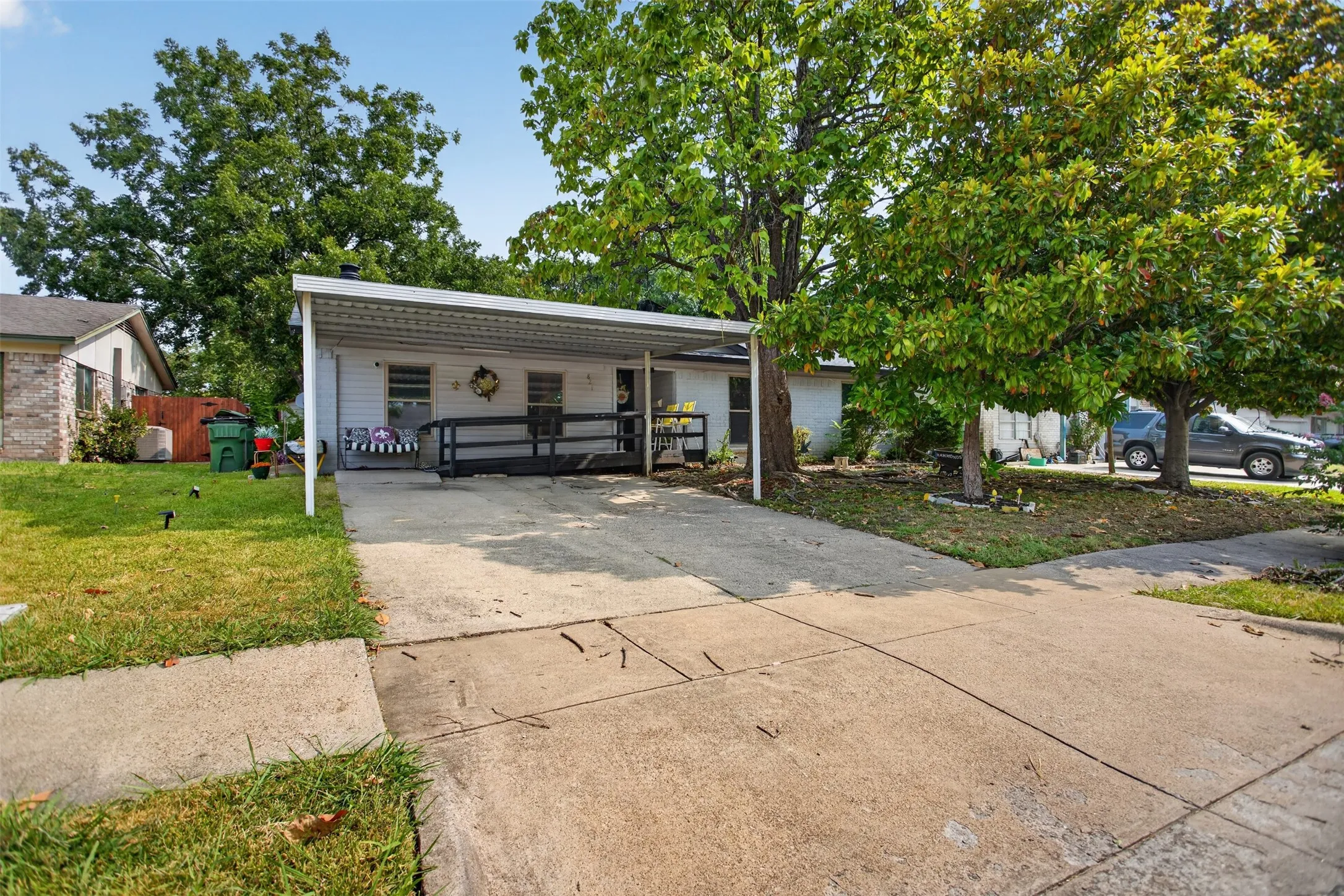 Single Family Residence For Sale in Dallas County , 821 Milky Way, Garland, Texas 75040, 3 Bedroom, 2 Bathroom, Garage spaces, 1,625 Sqft, built in 1969, mls#21346614, Real Estate Agent in Garland, Homes For Sale in Dallas county, Homes For Sale in Garland, Realtor in Garland Texas, Real Estate Brokerage Independent Realty Texas, Luminita Cordes Realtor