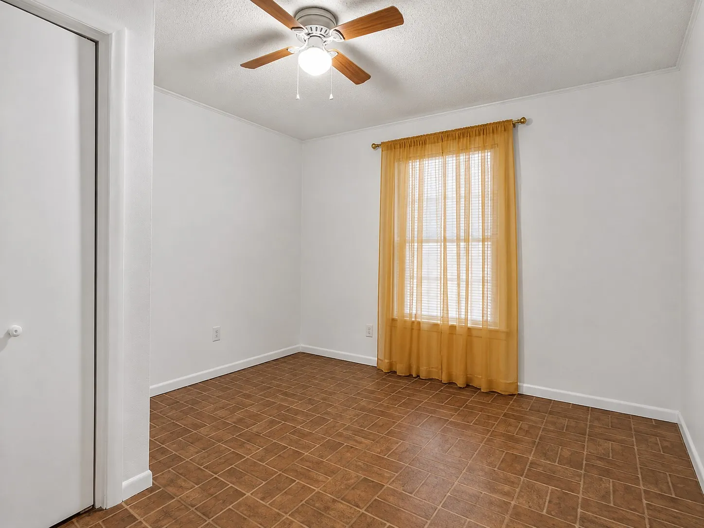 Single Family Residence For Sale in Dallas County , 821 Milky Way, Garland, Texas 75040, 3 Bedroom, 2 Bathroom, Garage spaces, 1,625 Sqft, built in 1969, mls#21346614, Real Estate Agent in Garland, Homes For Sale in Dallas county, Homes For Sale in Garland, Realtor in Garland Texas, Real Estate Brokerage Independent Realty Texas, Luminita Cordes Realtor