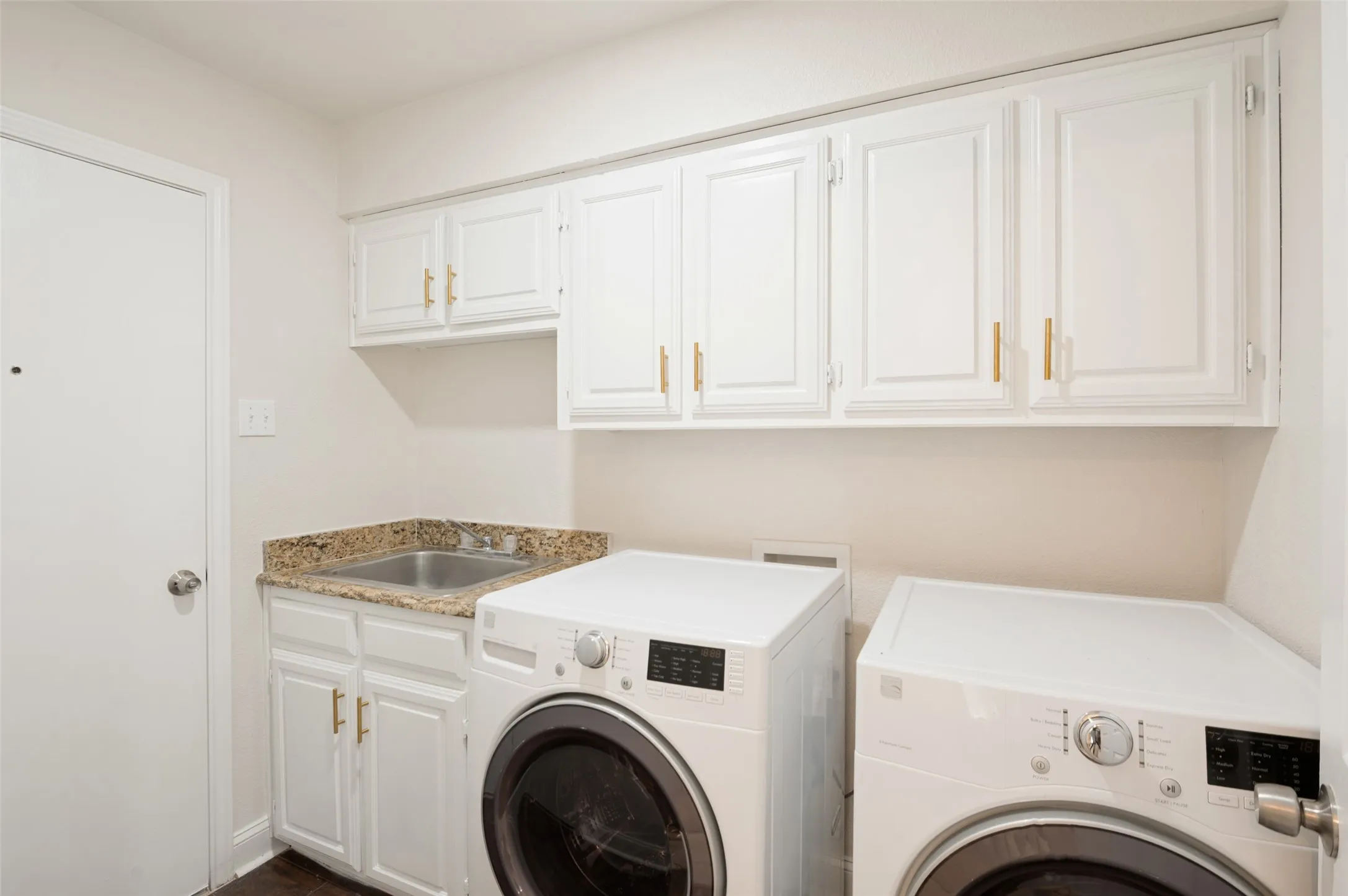 Single Family Residence For Sale in Collin County , 2101 Lyon Court, Plano, Texas 75093, 4 Bedroom, 3 Bathroom, 2 Garage spaces, 2,312 Sqft, built in 1980, mls#21326359, Real Estate Agent in Plano, Homes For Sale in Collin county, Homes For Sale in Plano, Realtor in Plano Texas, Real Estate Brokerage Independent Realty Texas, Luminita Cordes Realtor