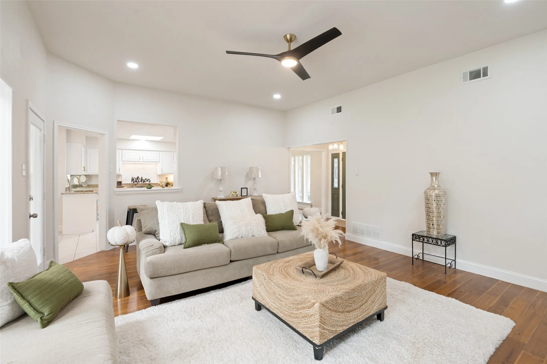 Single Family Residence For Sale in Collin County , 2101 Lyon Court, Plano, Texas 75093, 4 Bedroom, 3 Bathroom, 2 Garage spaces, 2,312 Sqft, built in 1980, mls#21326359, Real Estate Agent in Plano, Homes For Sale in Collin county, Homes For Sale in Plano, Realtor in Plano Texas, Real Estate Brokerage Independent Realty Texas, Luminita Cordes Realtor