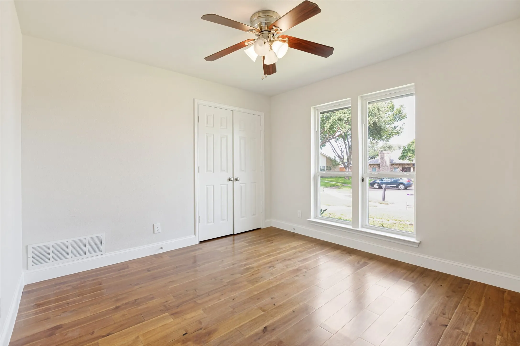 Single Family Residence For Sale in Collin County , 2101 Lyon Court, Plano, Texas 75093, 4 Bedroom, 3 Bathroom, 2 Garage spaces, 2,312 Sqft, built in 1980, mls#21326359, Real Estate Agent in Plano, Homes For Sale in Collin county, Homes For Sale in Plano, Realtor in Plano Texas, Real Estate Brokerage Independent Realty Texas, Luminita Cordes Realtor