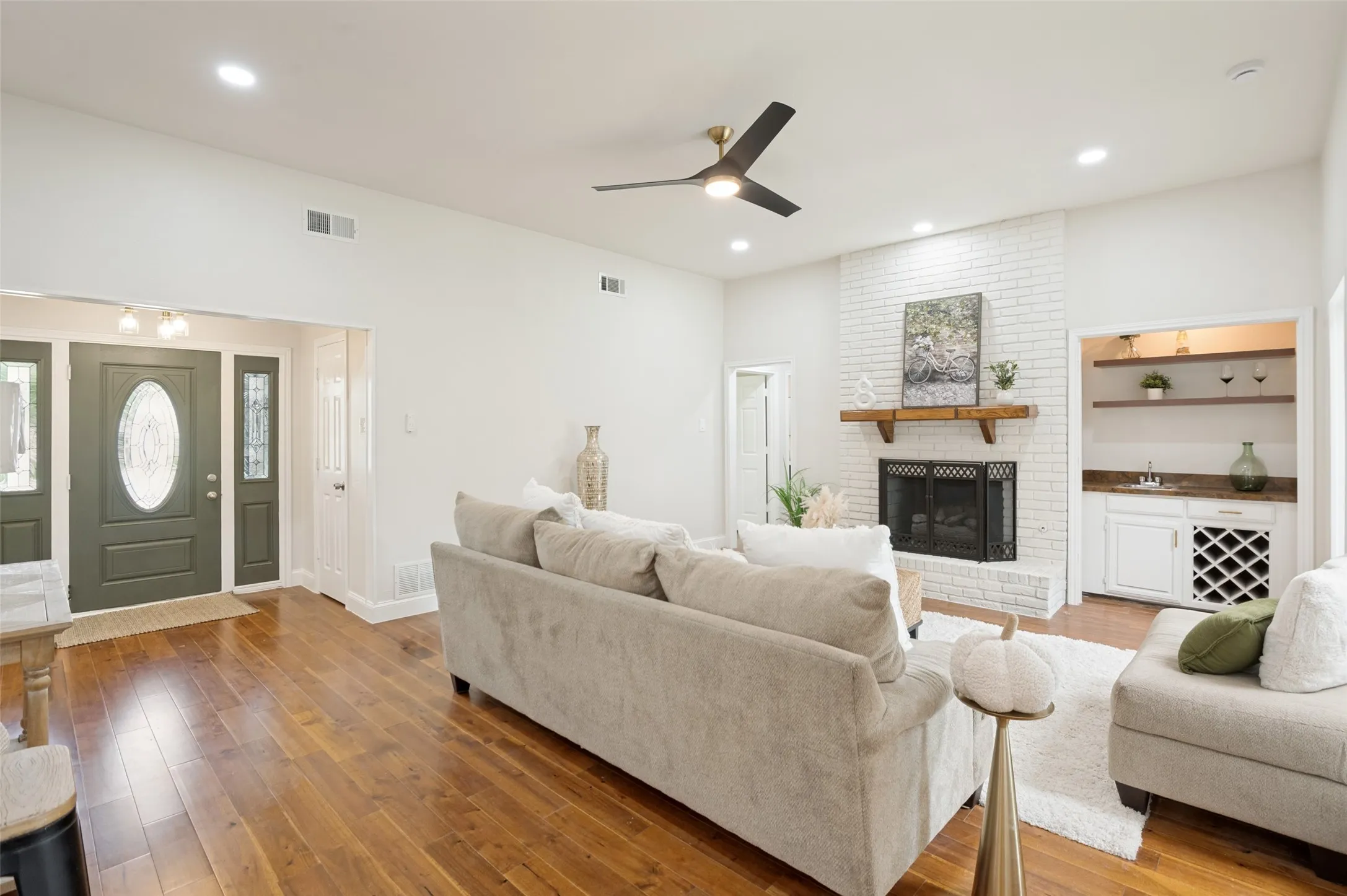 Single Family Residence For Sale in Collin County , 2101 Lyon Court, Plano, Texas 75093, 4 Bedroom, 3 Bathroom, 2 Garage spaces, 2,312 Sqft, built in 1980, mls#21326359, Real Estate Agent in Plano, Homes For Sale in Collin county, Homes For Sale in Plano, Realtor in Plano Texas, Real Estate Brokerage Independent Realty Texas, Luminita Cordes Realtor