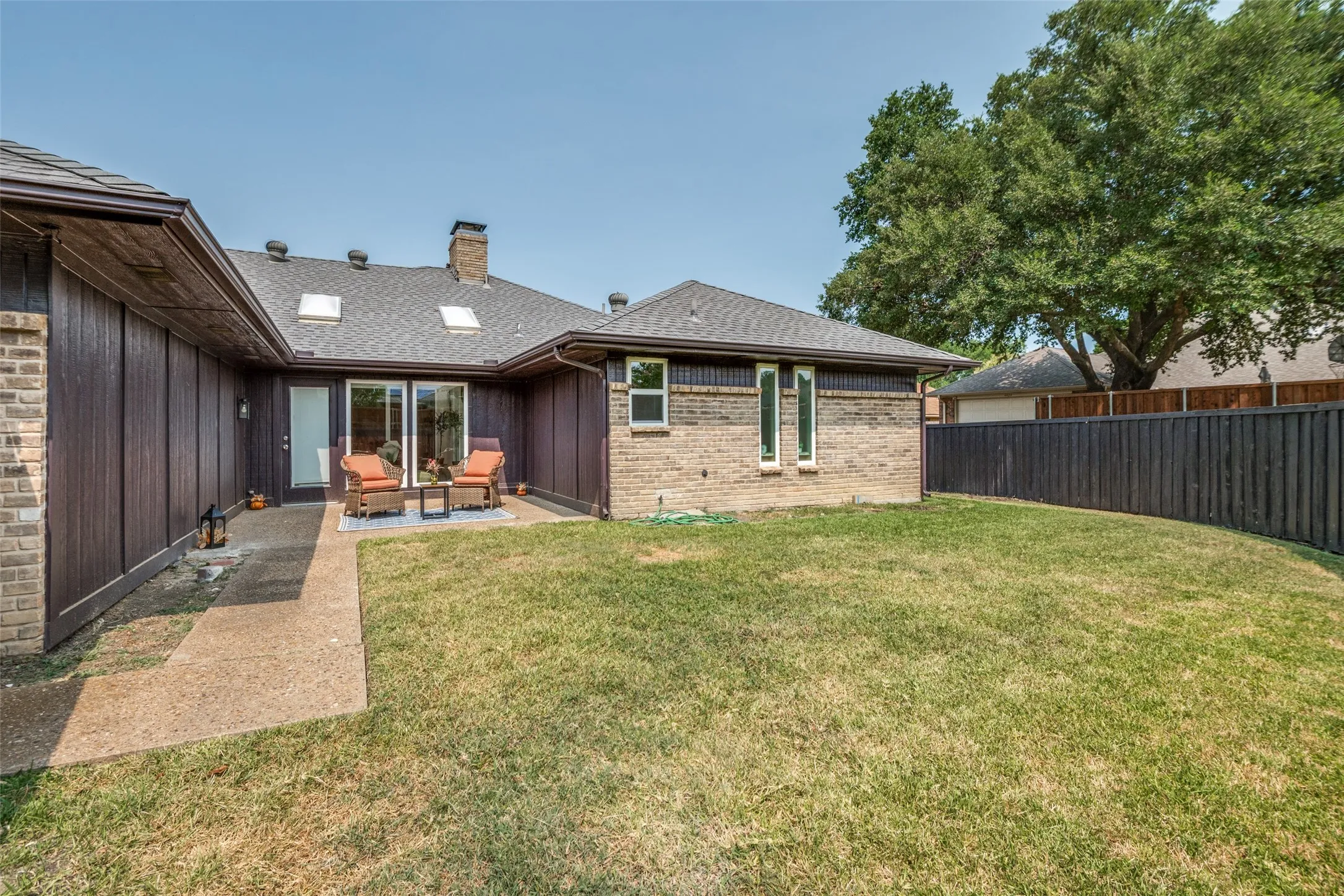 Single Family Residence For Sale in Collin County , 2101 Lyon Court, Plano, Texas 75093, 4 Bedroom, 3 Bathroom, 2 Garage spaces, 2,312 Sqft, built in 1980, mls#21326359, Real Estate Agent in Plano, Homes For Sale in Collin county, Homes For Sale in Plano, Realtor in Plano Texas, Real Estate Brokerage Independent Realty Texas, Luminita Cordes Realtor