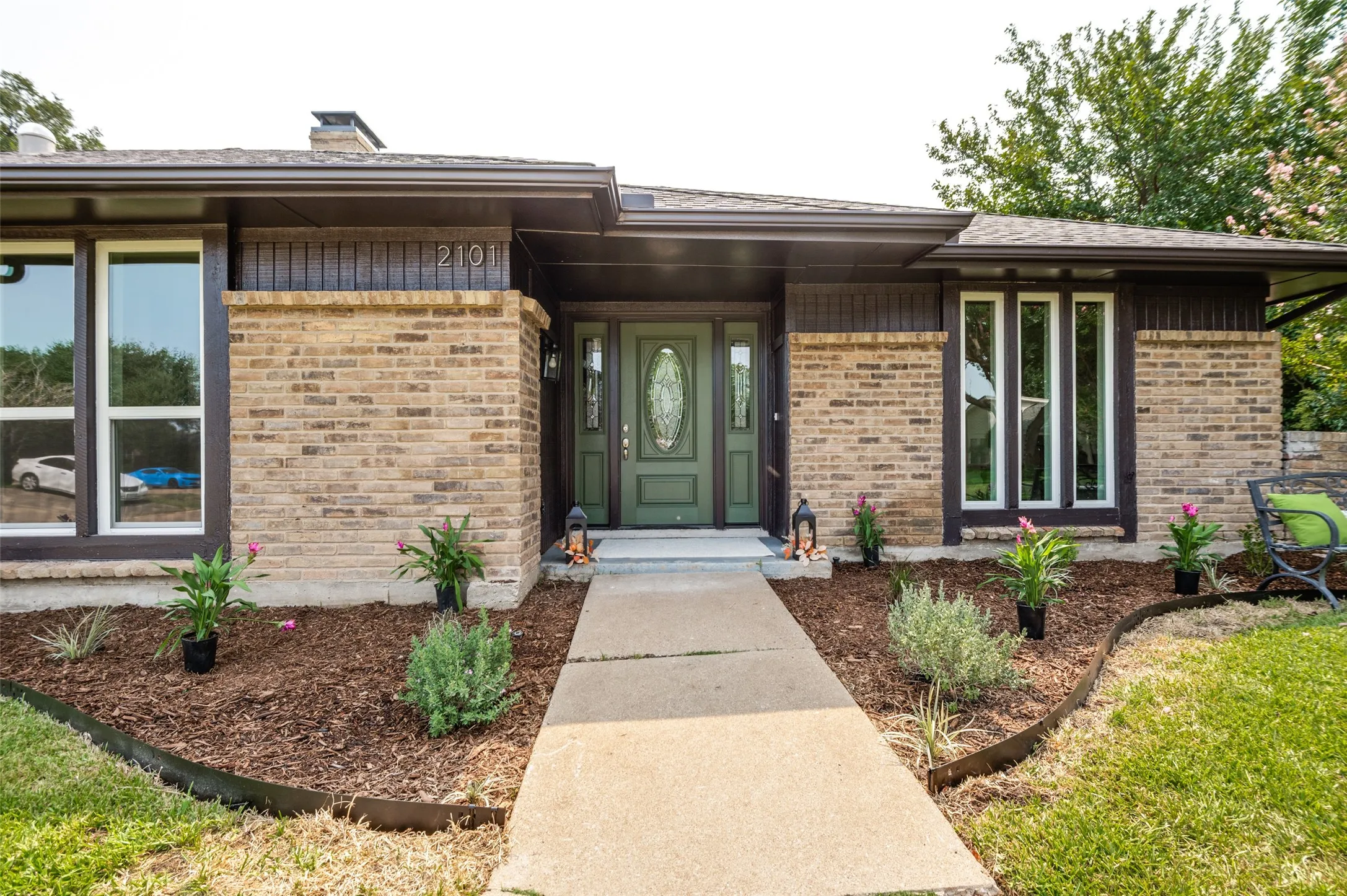 Single Family Residence For Sale in Collin County , 2101 Lyon Court, Plano, Texas 75093, 4 Bedroom, 3 Bathroom, 2 Garage spaces, 2,312 Sqft, built in 1980, mls#21326359, Real Estate Agent in Plano, Homes For Sale in Collin county, Homes For Sale in Plano, Realtor in Plano Texas, Real Estate Brokerage Independent Realty Texas, Luminita Cordes Realtor
