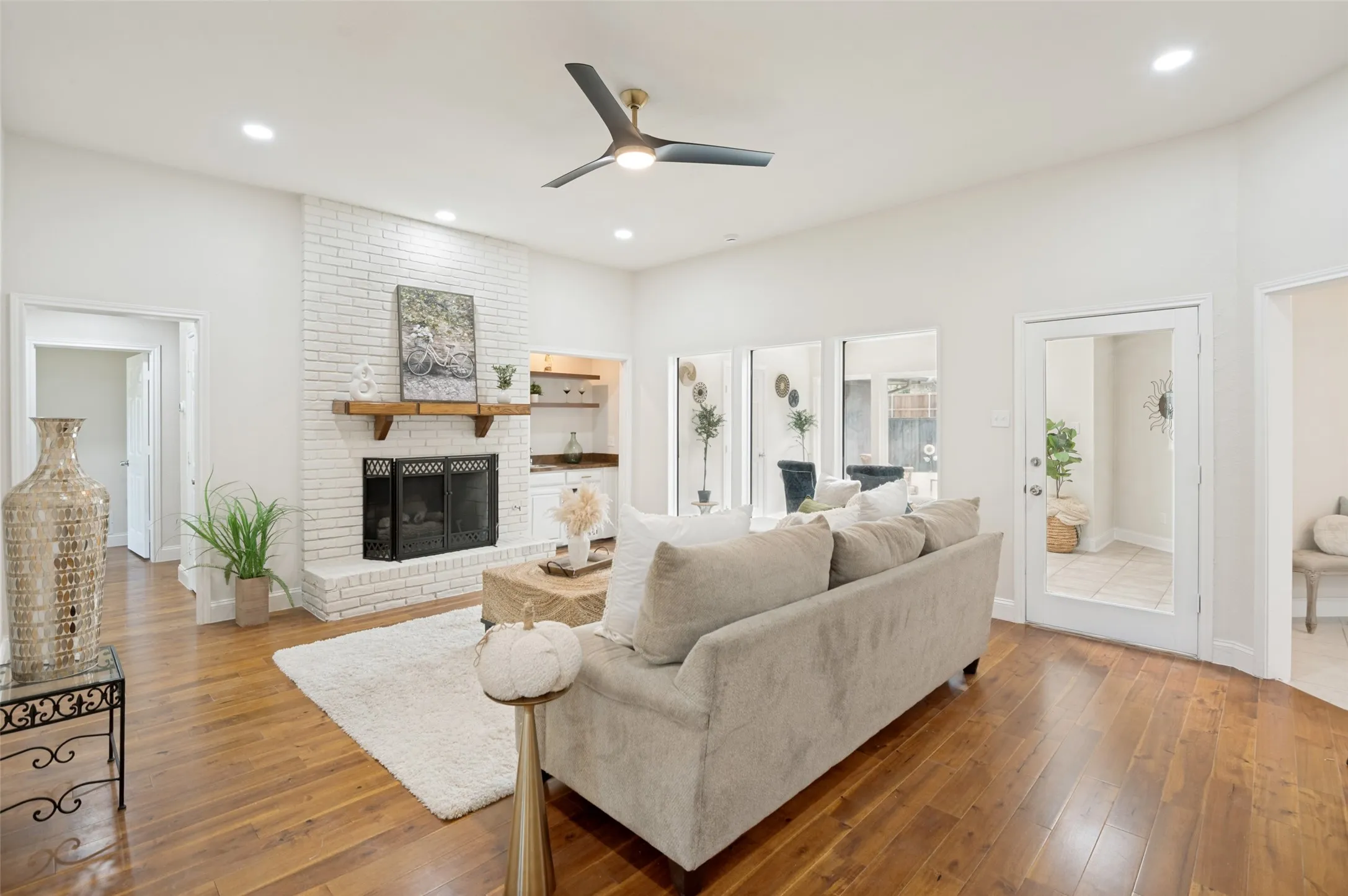 Single Family Residence For Sale in Collin County , 2101 Lyon Court, Plano, Texas 75093, 4 Bedroom, 3 Bathroom, 2 Garage spaces, 2,312 Sqft, built in 1980, mls#21326359, Real Estate Agent in Plano, Homes For Sale in Collin county, Homes For Sale in Plano, Realtor in Plano Texas, Real Estate Brokerage Independent Realty Texas, Luminita Cordes Realtor