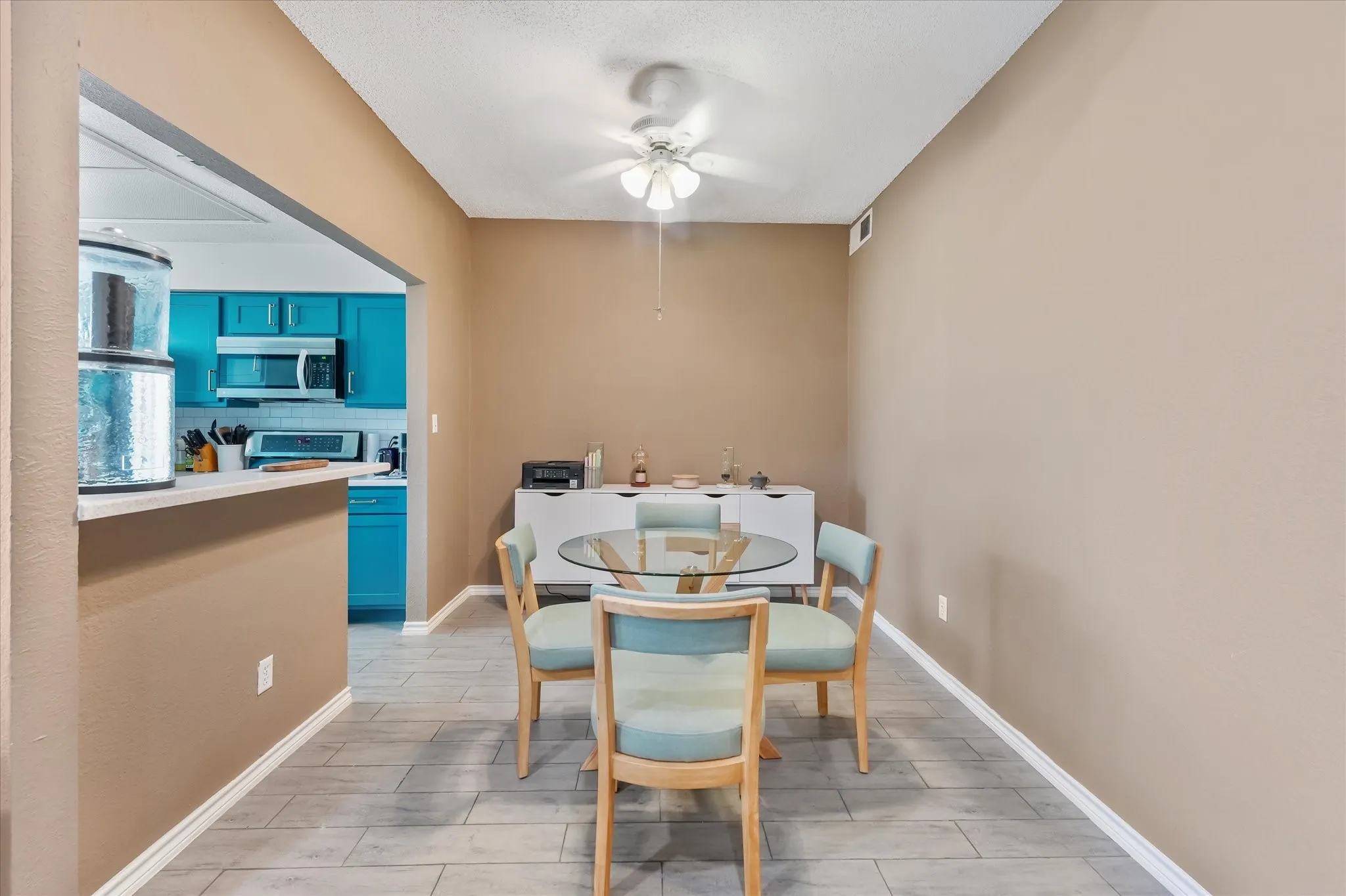 Condominium For Sale in Dallas County , 8600 Coppertowne Lane 501, Dallas, Texas 75243, 1 Bedroom, 1 Bathroom, 1 Garage spaces, 721 Sqft, built in 1982, mls#21341718, Real Estate Agent in Dallas, Homes For Sale in Dallas county, Homes For Sale in Dallas, Realtor in Dallas Texas, Real Estate Brokerage Independent Realty Texas, Luminita Cordes Realtor