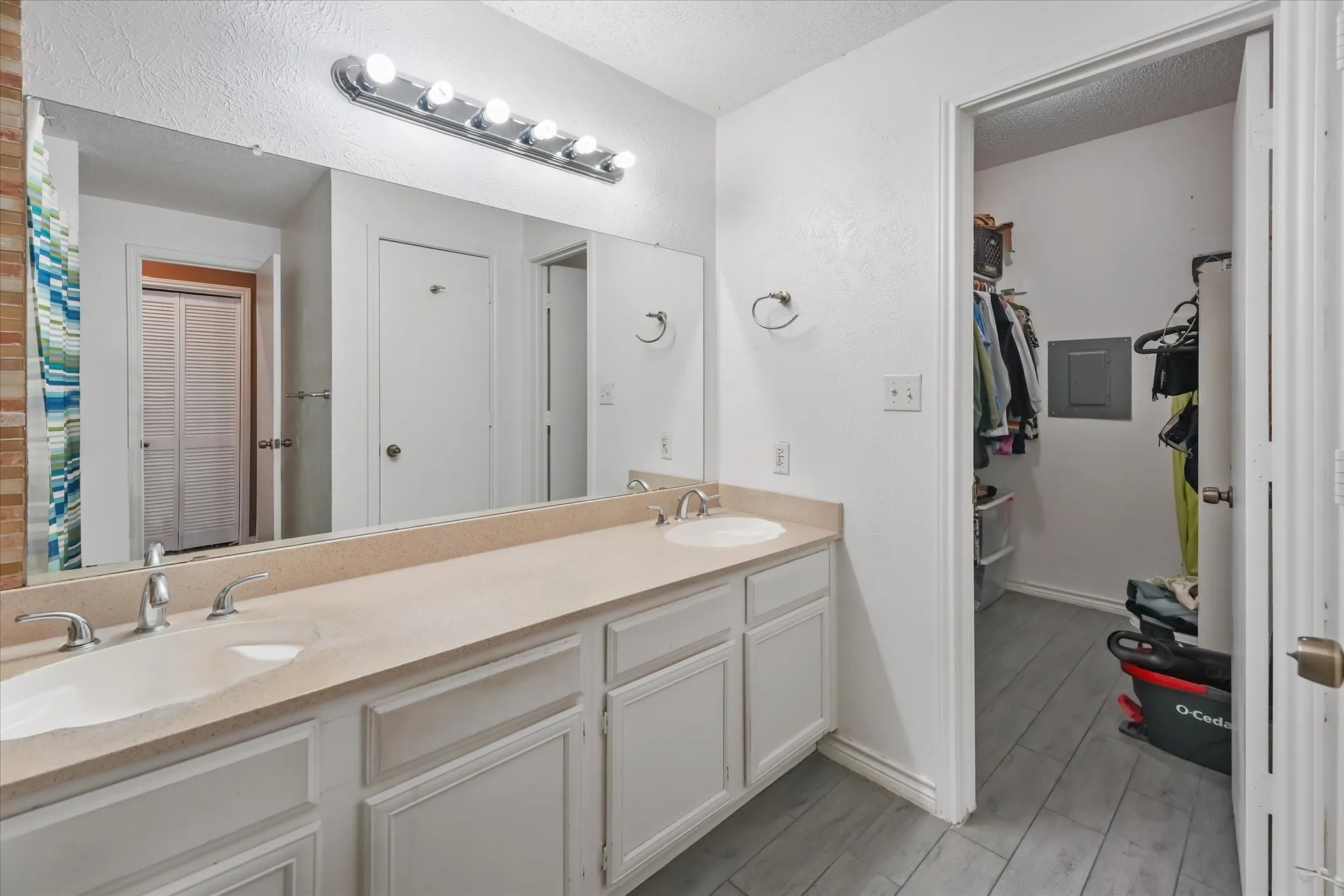 Condominium For Sale in Dallas County , 8600 Coppertowne Lane 501, Dallas, Texas 75243, 1 Bedroom, 1 Bathroom, 1 Garage spaces, 721 Sqft, built in 1982, mls#21341718, Real Estate Agent in Dallas, Homes For Sale in Dallas county, Homes For Sale in Dallas, Realtor in Dallas Texas, Real Estate Brokerage Independent Realty Texas, Luminita Cordes Realtor