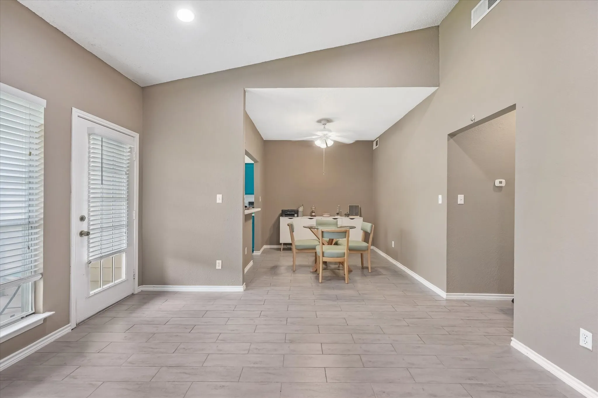 Condominium For Sale in Dallas County , 8600 Coppertowne Lane 501, Dallas, Texas 75243, 1 Bedroom, 1 Bathroom, 1 Garage spaces, 721 Sqft, built in 1982, mls#21341718, Real Estate Agent in Dallas, Homes For Sale in Dallas county, Homes For Sale in Dallas, Realtor in Dallas Texas, Real Estate Brokerage Independent Realty Texas, Luminita Cordes Realtor