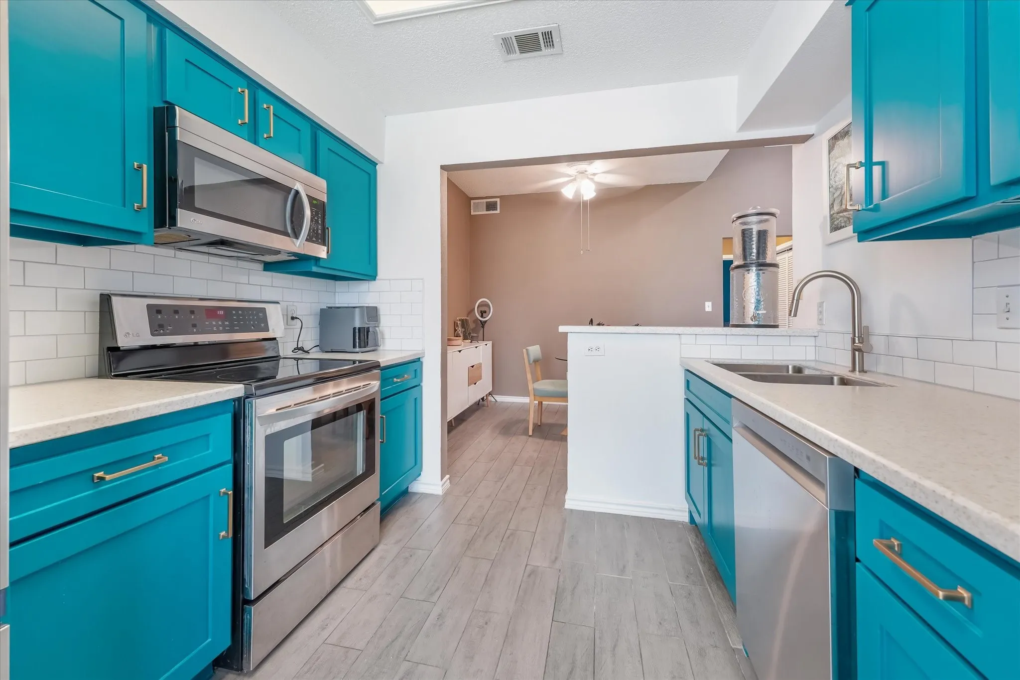 Condominium For Sale in Dallas County , 8600 Coppertowne Lane 501, Dallas, Texas 75243, 1 Bedroom, 1 Bathroom, 1 Garage spaces, 721 Sqft, built in 1982, mls#21341718, Real Estate Agent in Dallas, Homes For Sale in Dallas county, Homes For Sale in Dallas, Realtor in Dallas Texas, Real Estate Brokerage Independent Realty Texas, Luminita Cordes Realtor