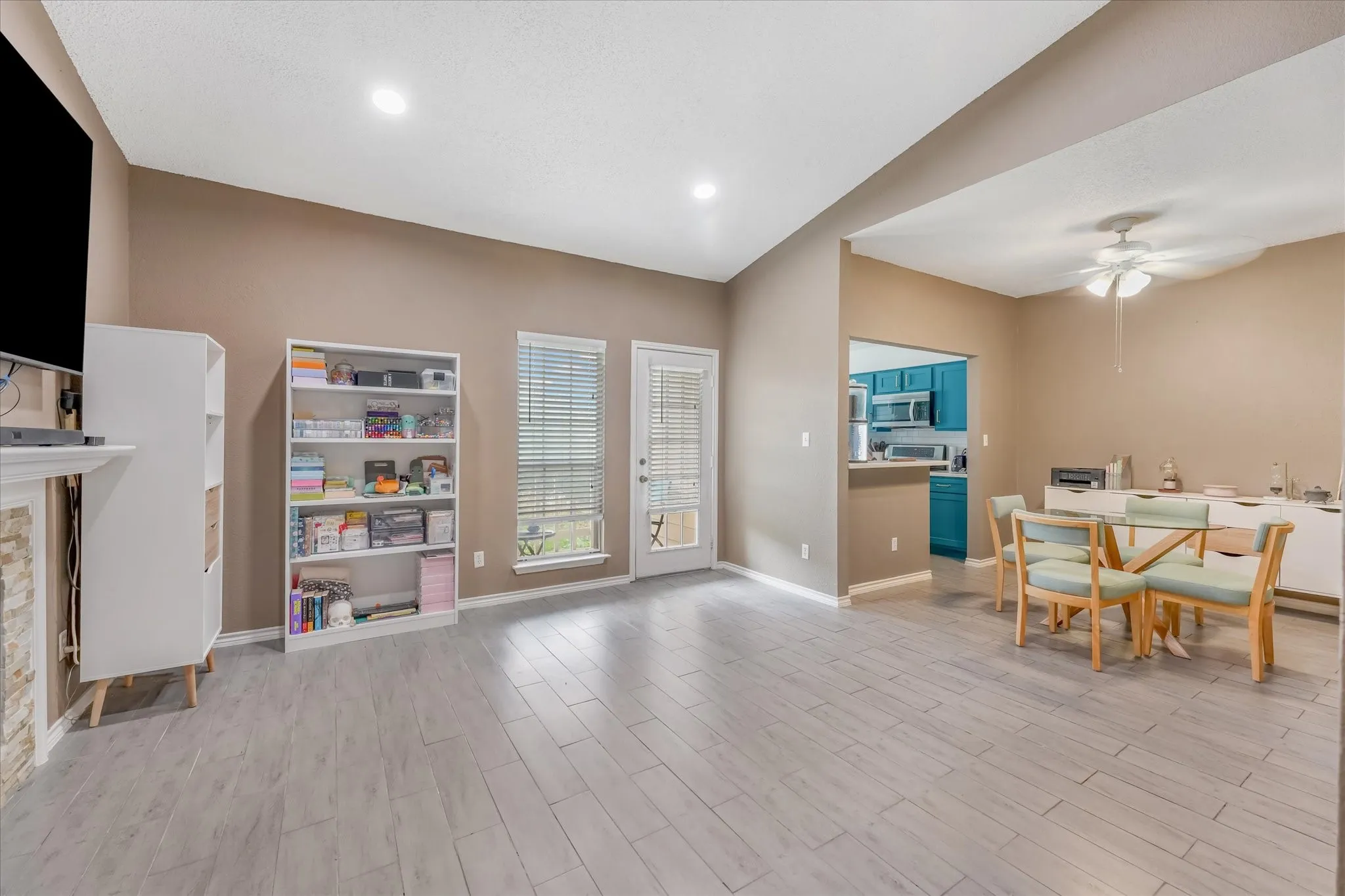 Condominium For Sale in Dallas County , 8600 Coppertowne Lane 501, Dallas, Texas 75243, 1 Bedroom, 1 Bathroom, 1 Garage spaces, 721 Sqft, built in 1982, mls#21341718, Real Estate Agent in Dallas, Homes For Sale in Dallas county, Homes For Sale in Dallas, Realtor in Dallas Texas, Real Estate Brokerage Independent Realty Texas, Luminita Cordes Realtor